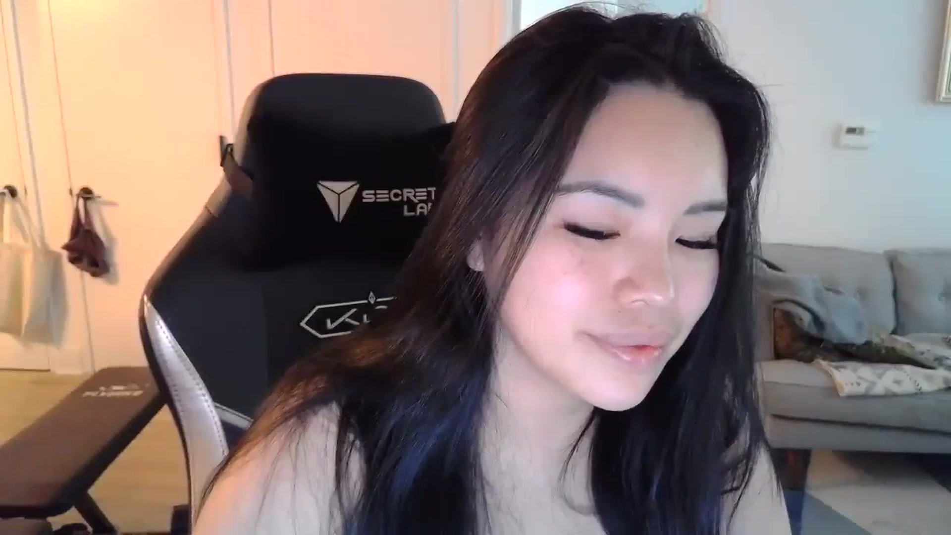 Gallery image thumbnail from DumplingHyuga's myfreecams stream on, 03/28/2024, 17:38 image 16 of 20