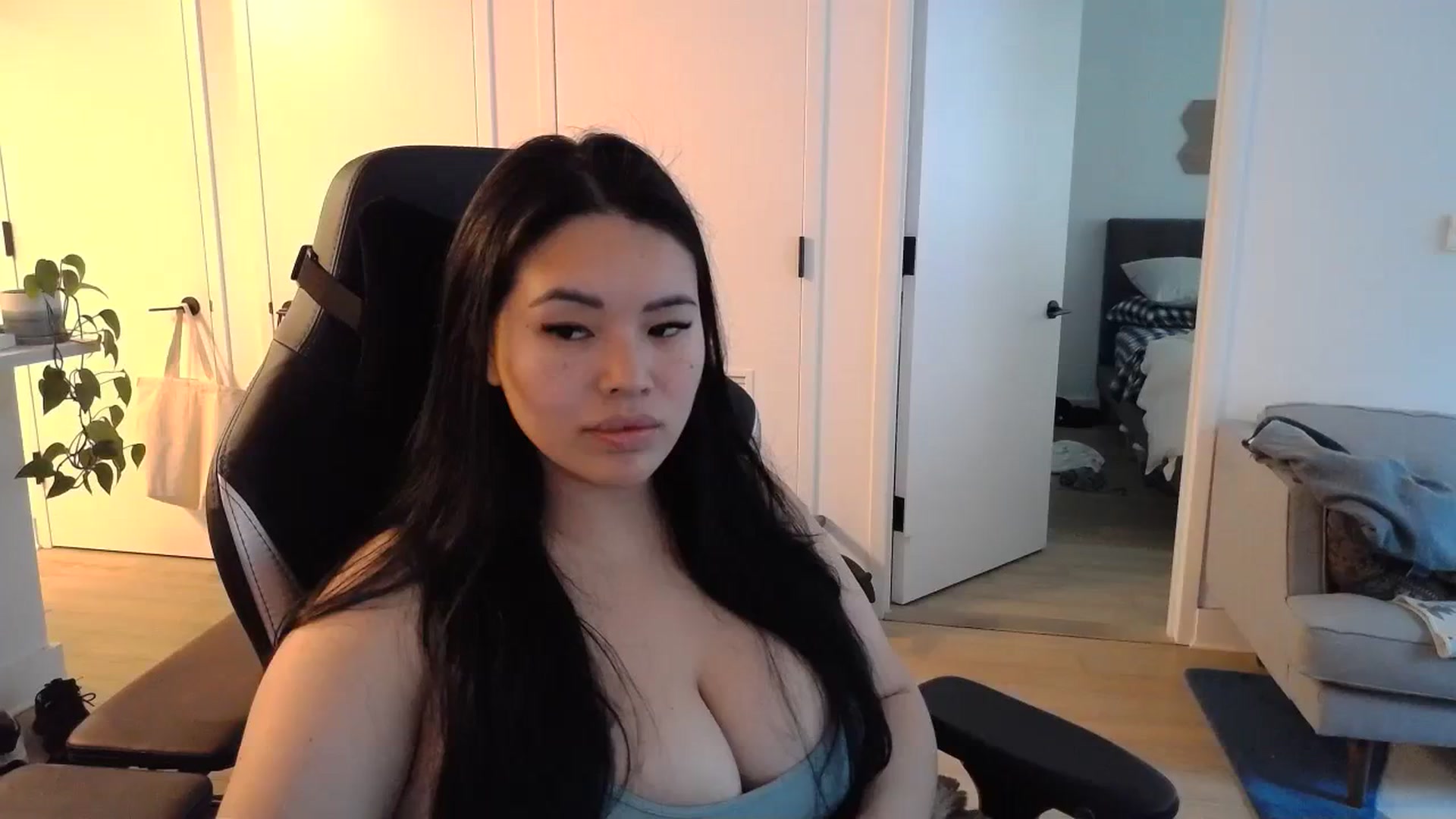 Gallery image thumbnail from DumplingHyuga's myfreecams stream on, 03/28/2024, 20:14 image 6 of 20