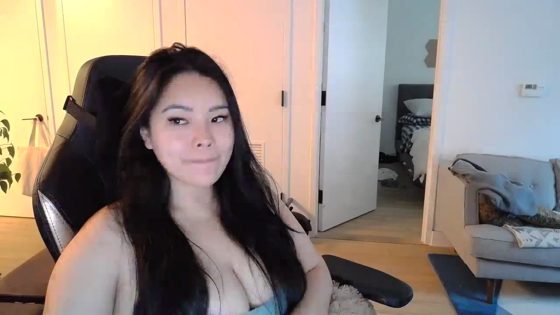 Gallery image thumbnail from DumplingHyuga's myfreecams stream on, 03/28/2024, 20:14 image 16 of 20