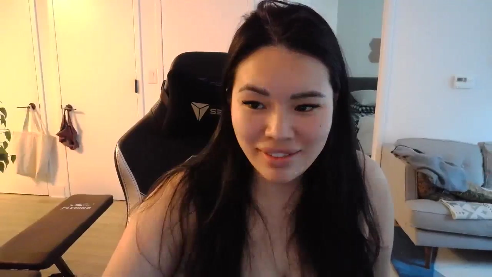 Gallery image thumbnail from DumplingHyuga's myfreecams stream on, 03/28/2024, 22:14 image 7 of 20