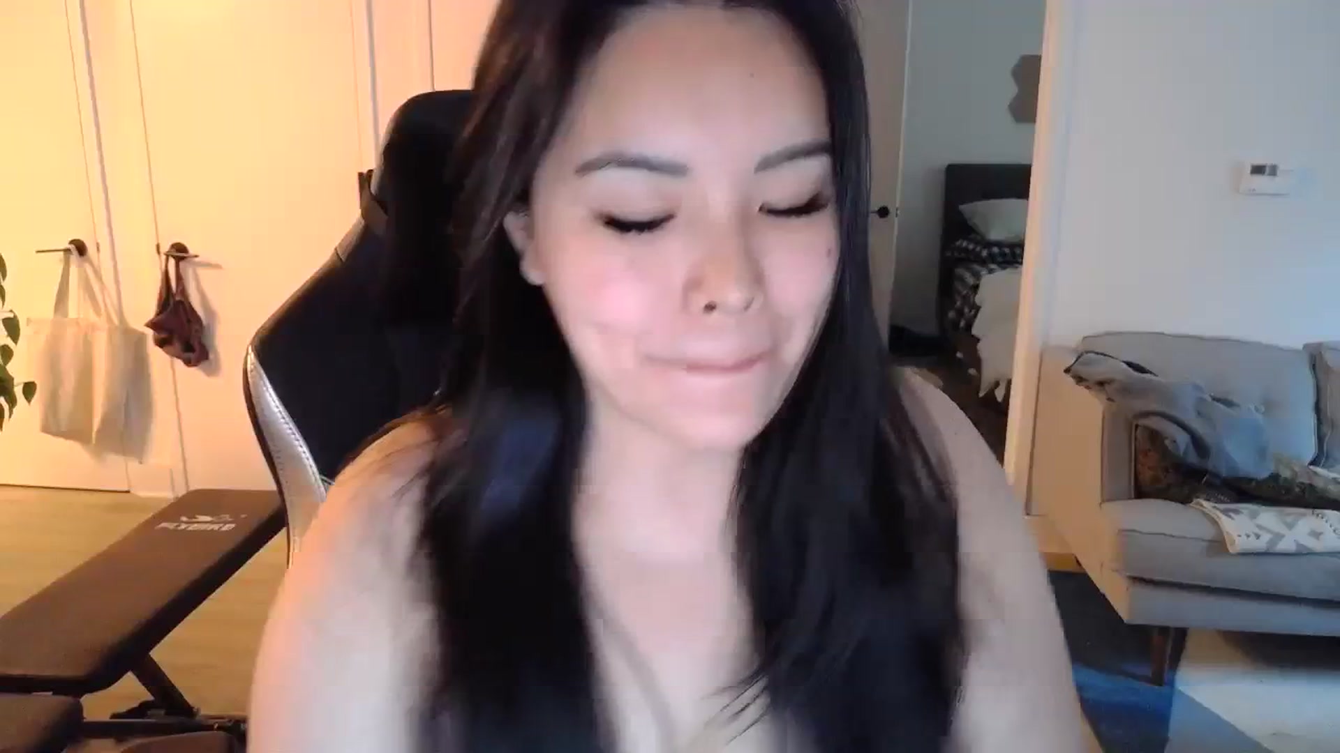 Gallery image thumbnail from DumplingHyuga's myfreecams stream on, 03/28/2024, 22:14 image 15 of 20