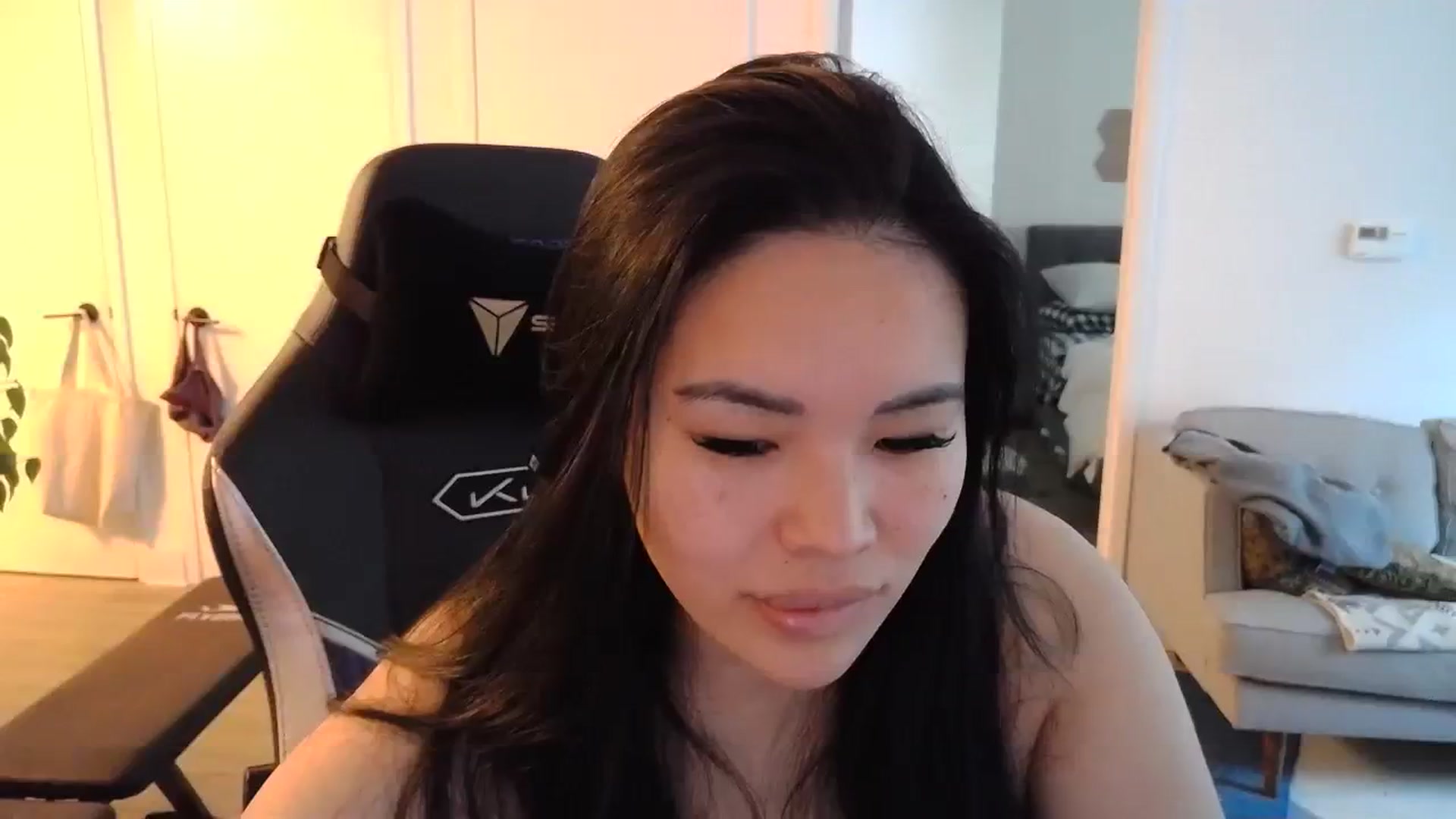 Gallery image thumbnail from DumplingHyuga's myfreecams stream on, 03/28/2024, 22:14 image 8 of 20