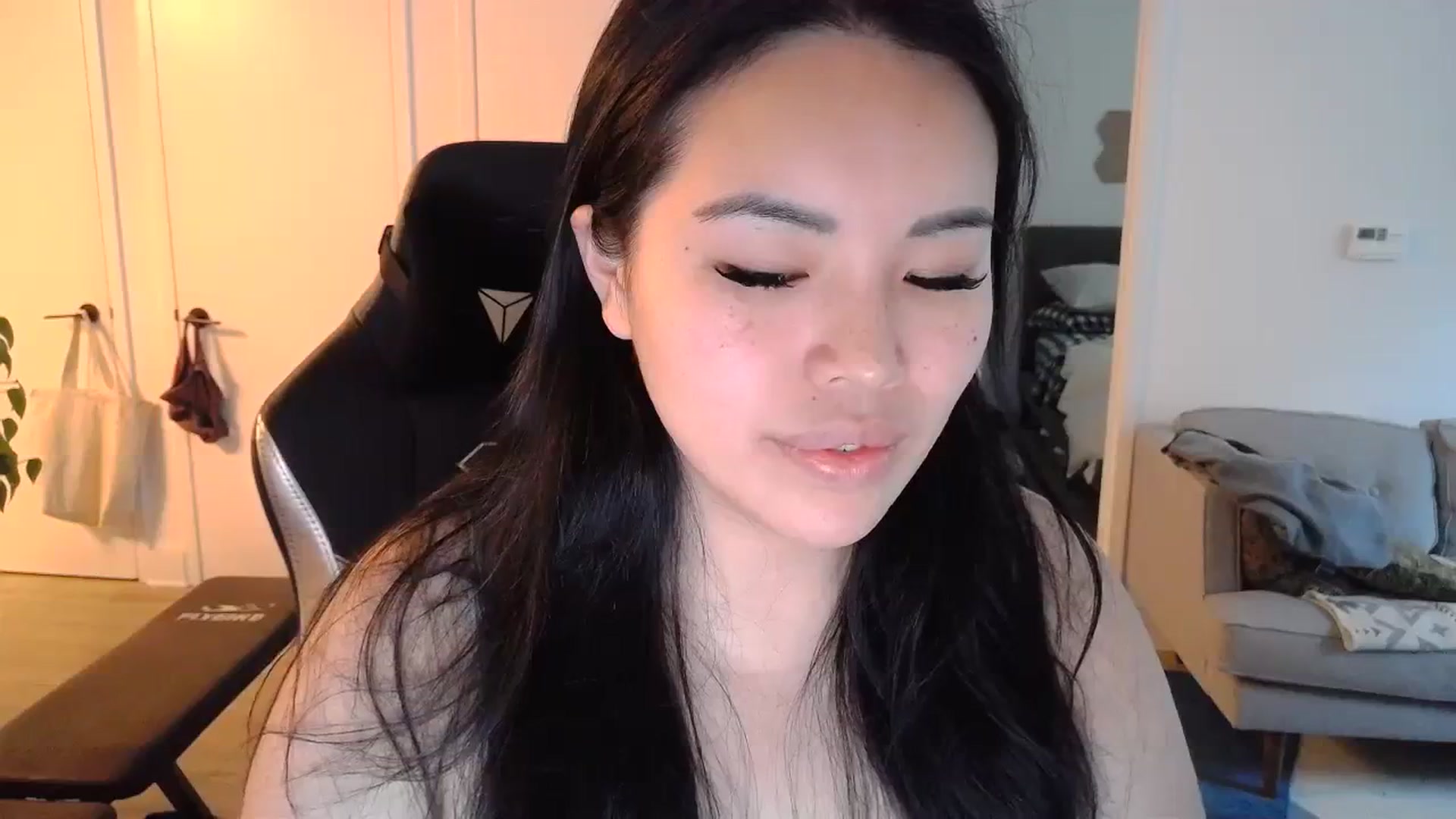 Gallery image thumbnail from DumplingHyuga's myfreecams stream on, 03/28/2024, 22:14 image 6 of 20