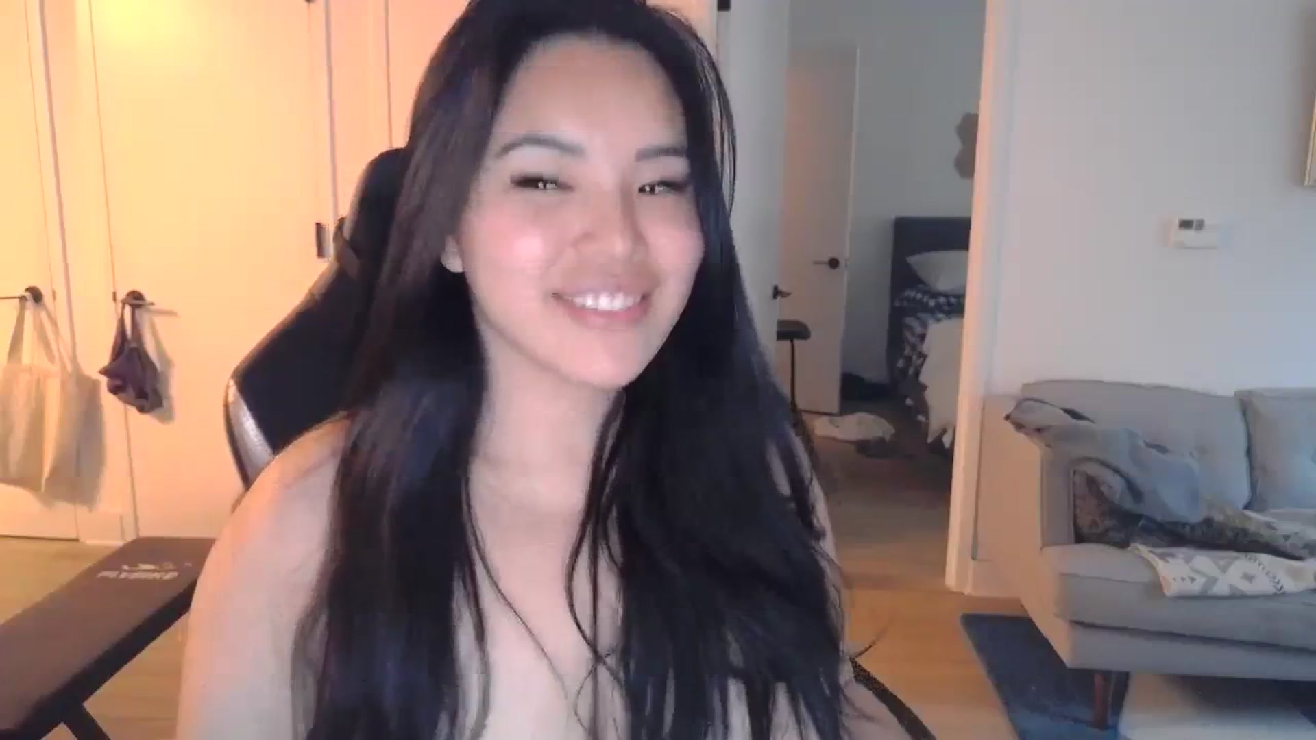 Gallery image thumbnail from DumplingHyuga's myfreecams stream on, 03/28/2024, 22:14 image 17 of 20