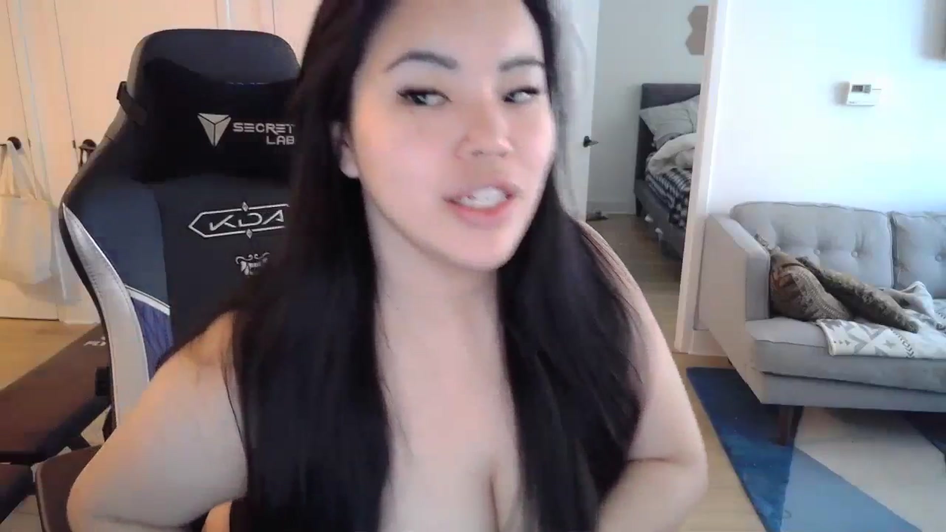 Gallery image thumbnail from DumplingHyuga's myfreecams stream on, 03/29/2024, 16:10 image 12 of 20