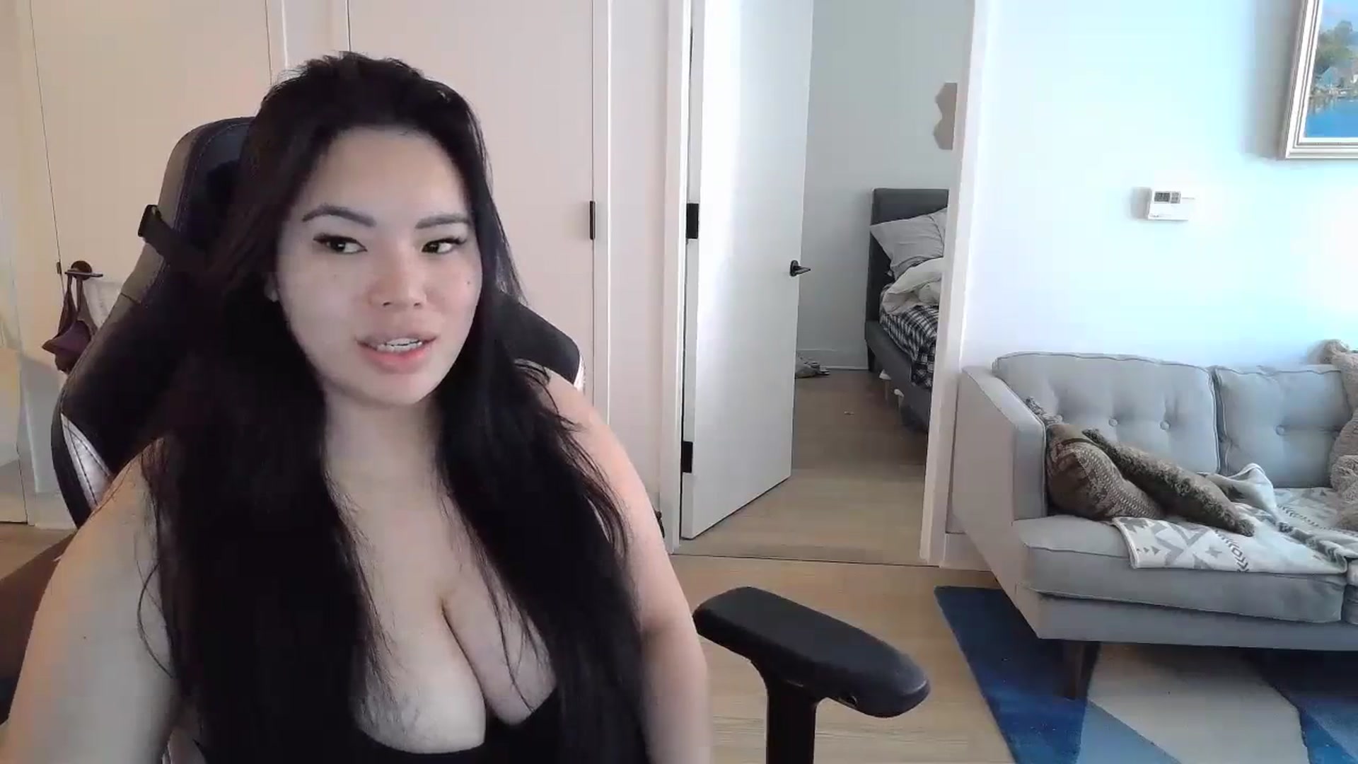 Gallery image thumbnail from DumplingHyuga's myfreecams stream on, 03/29/2024, 16:10 image 3 of 20