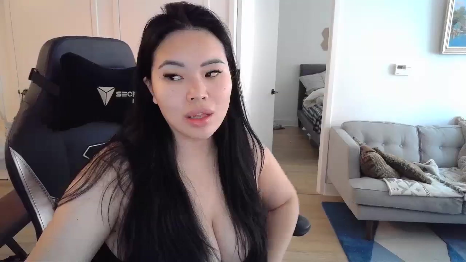 Gallery image thumbnail from DumplingHyuga's myfreecams stream on, 03/29/2024, 16:10 image 2 of 20