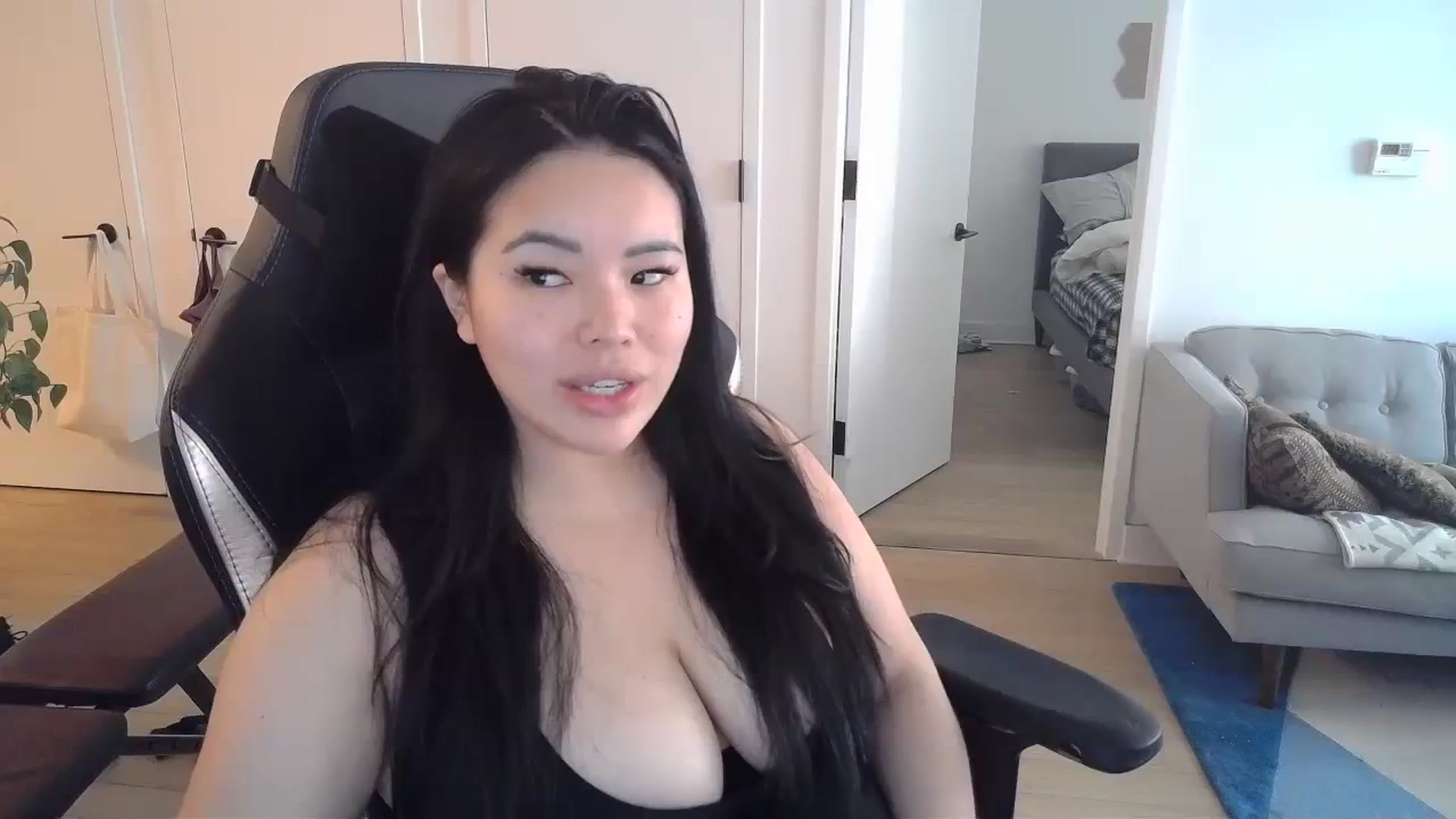 Gallery image thumbnail from DumplingHyuga's myfreecams stream on, 03/29/2024, 19:15 image 1 of 20