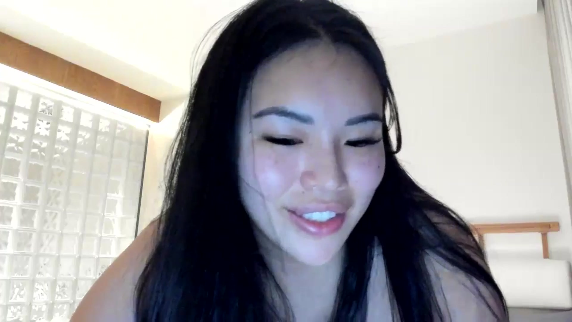 Gallery image thumbnail from DumplingHyuga's myfreecams stream on, 04/16/2024, 04:00 image 16 of 20