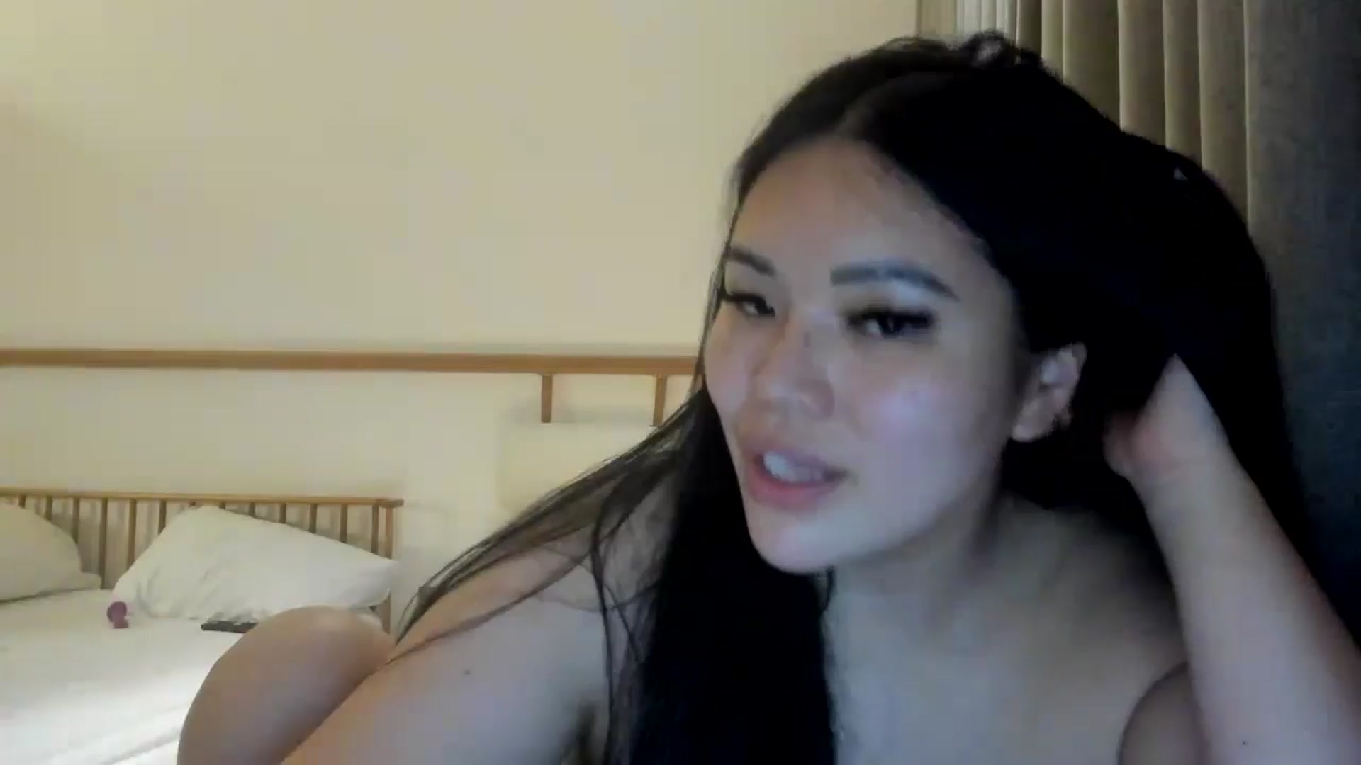 Gallery image thumbnail from DumplingHyuga's myfreecams stream on, 04/21/2024, 04:36 image 13 of 20