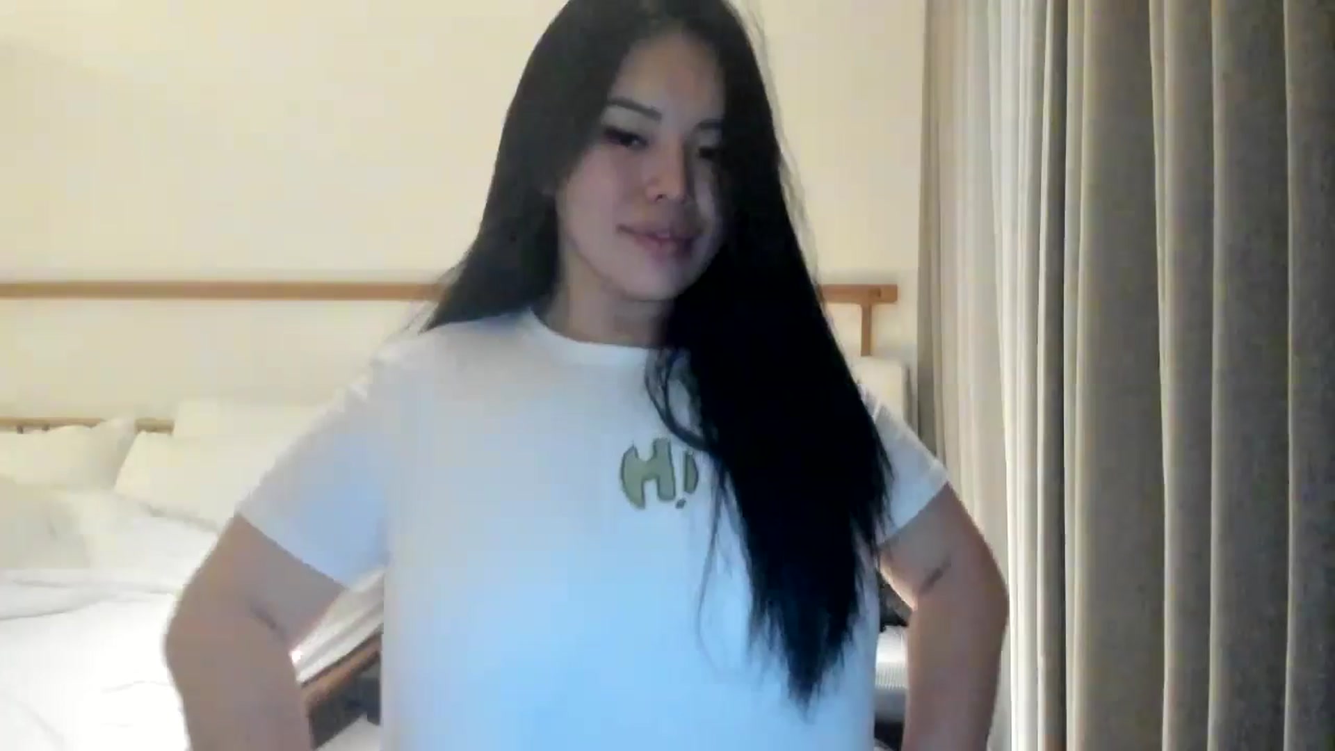 Gallery image thumbnail from DumplingHyuga's myfreecams stream on, 04/25/2024, 07:09 image 6 of 20