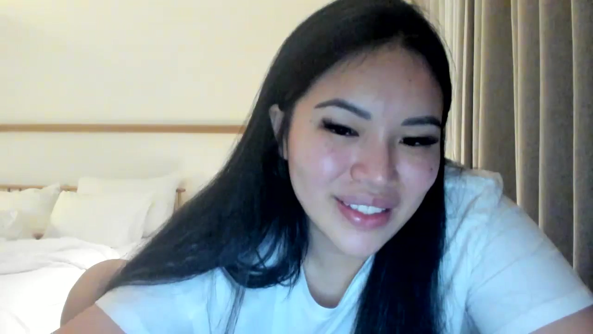 Gallery image thumbnail from DumplingHyuga's myfreecams stream on, 04/25/2024, 07:09 image 3 of 20