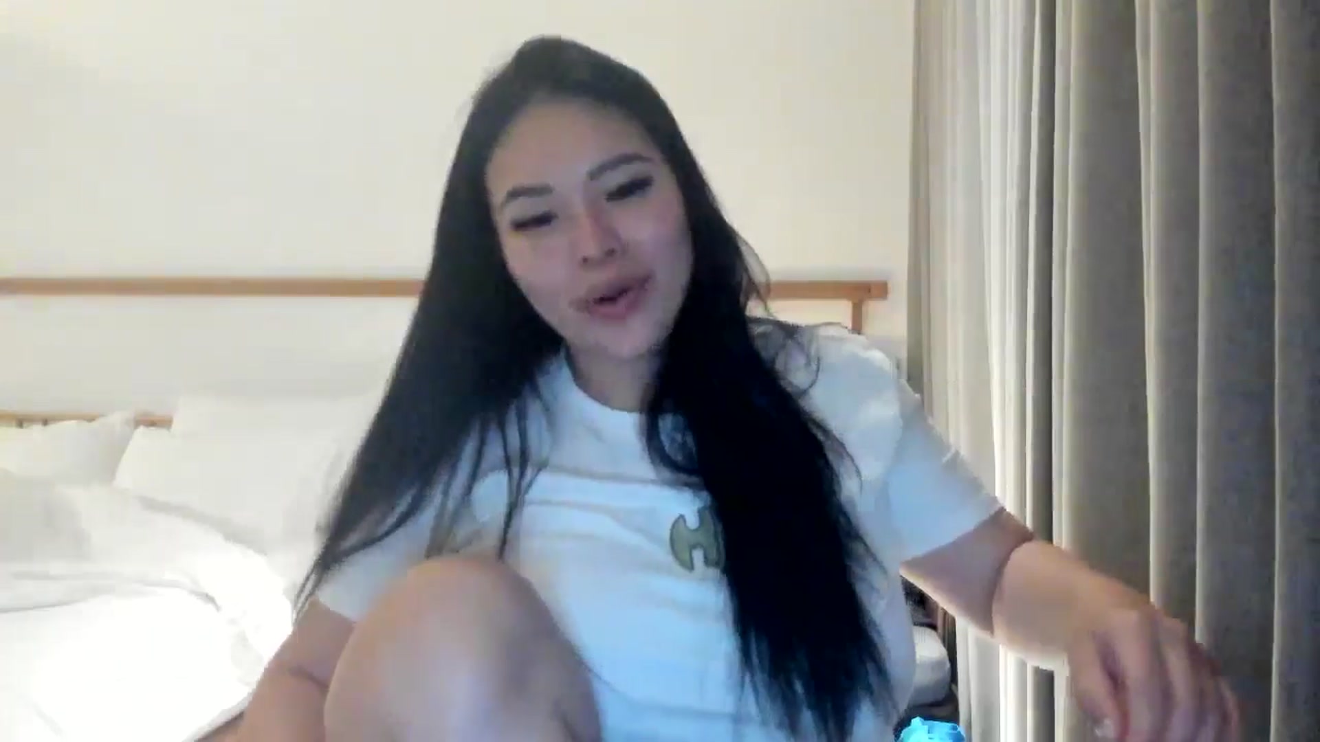 Gallery image thumbnail from DumplingHyuga's myfreecams stream on, 04/25/2024, 07:09 image 5 of 20