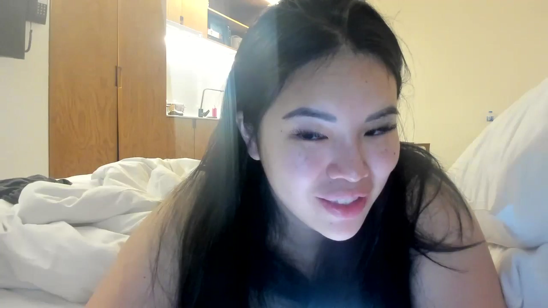 Gallery image thumbnail from DumplingHyuga's myfreecams stream on, 05/03/2024, 02:54 image 10 of 20