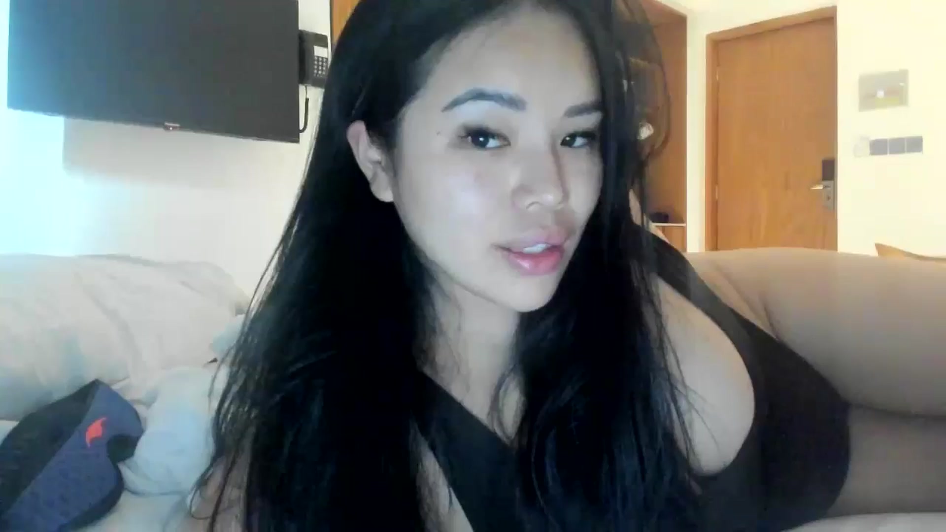 Gallery image thumbnail from DumplingHyuga's myfreecams stream on, 05/03/2024, 02:54 image 17 of 20