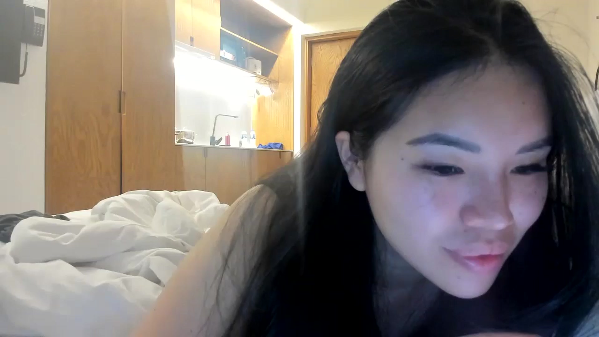 Gallery image thumbnail from DumplingHyuga's myfreecams stream on, 05/03/2024, 02:54 image 8 of 20