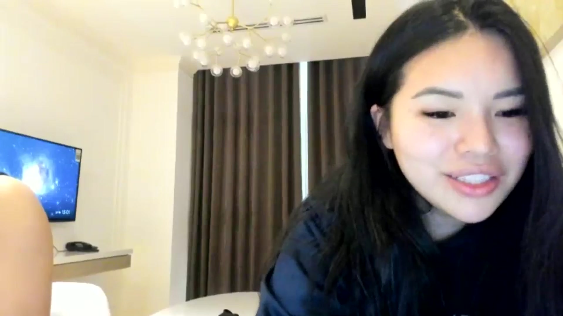 Gallery image thumbnail from DumplingHyuga's myfreecams stream on, 05/03/2024, 08:08 image 17 of 20