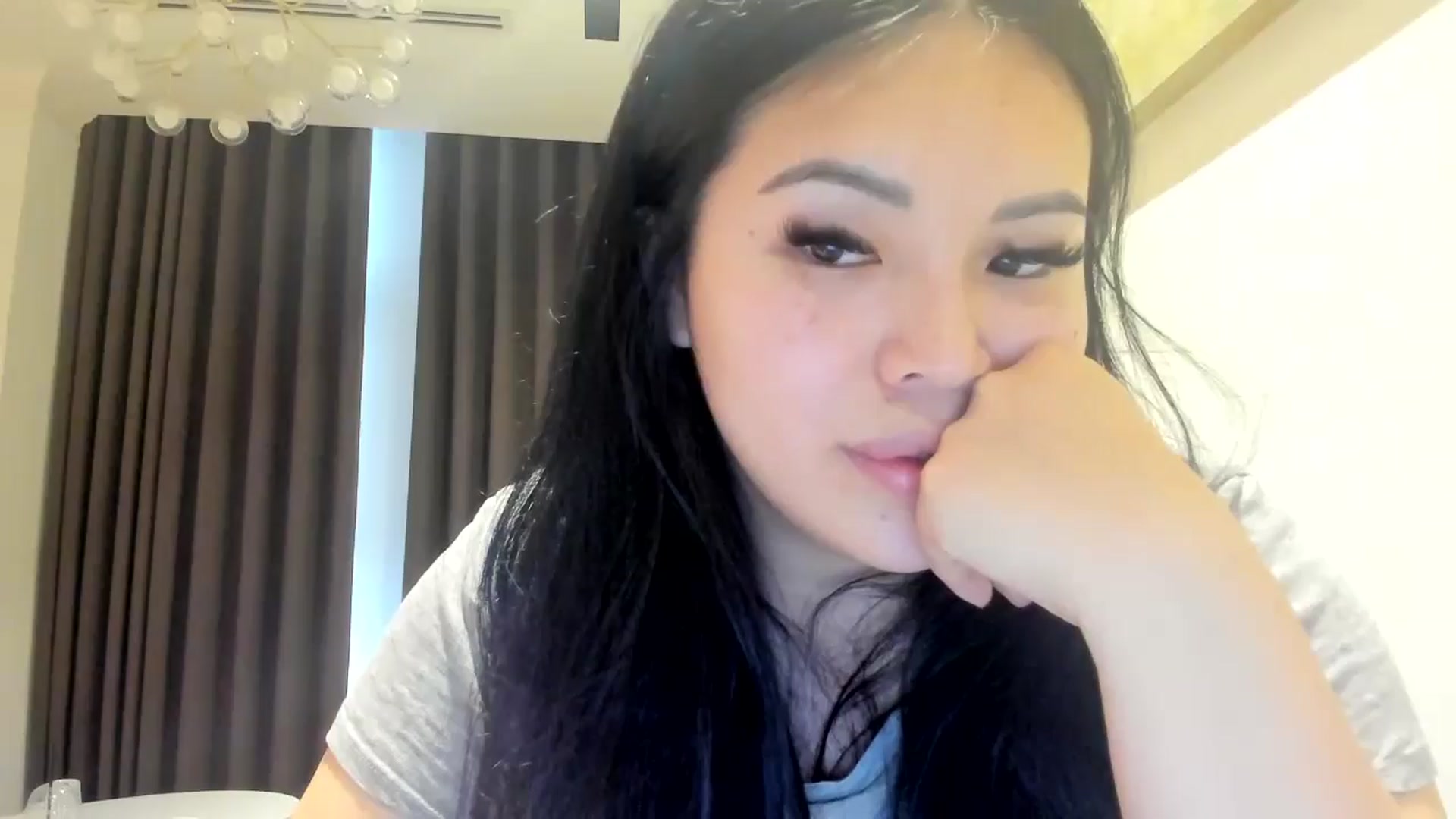 Gallery image thumbnail from DumplingHyuga's myfreecams stream on, 05/04/2024, 06:30 image 9 of 20