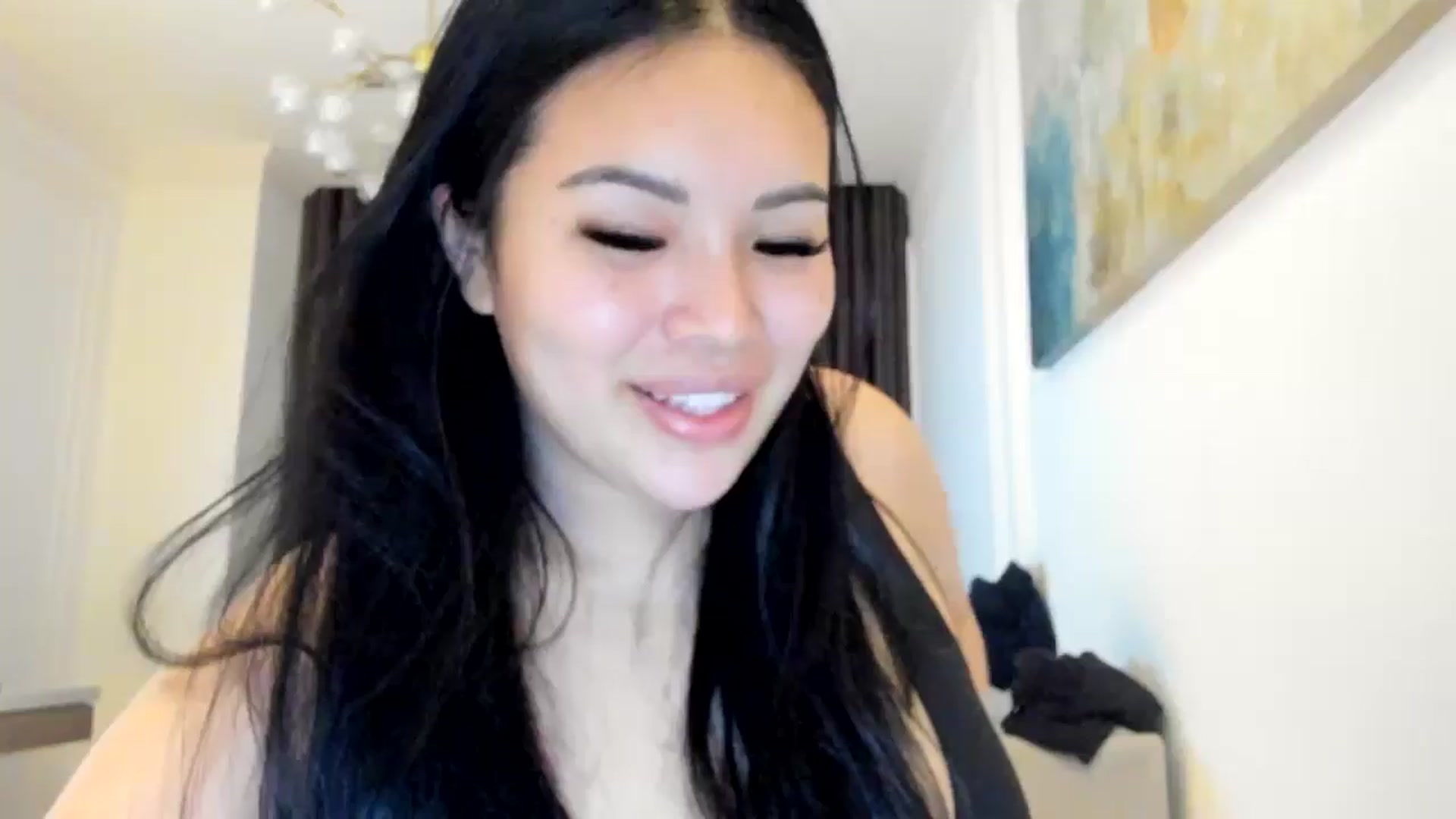 Gallery image thumbnail from DumplingHyuga's myfreecams stream on, 05/05/2024, 16:13 image 3 of 20