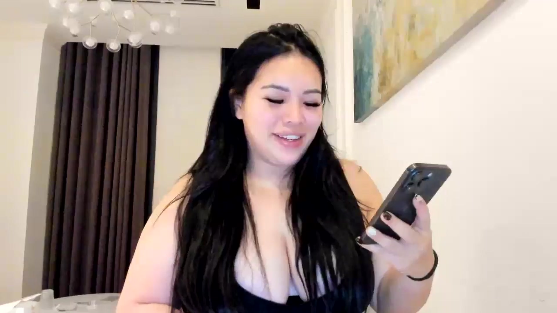 Gallery image thumbnail from DumplingHyuga's myfreecams stream on, 05/05/2024, 17:32 image 15 of 20