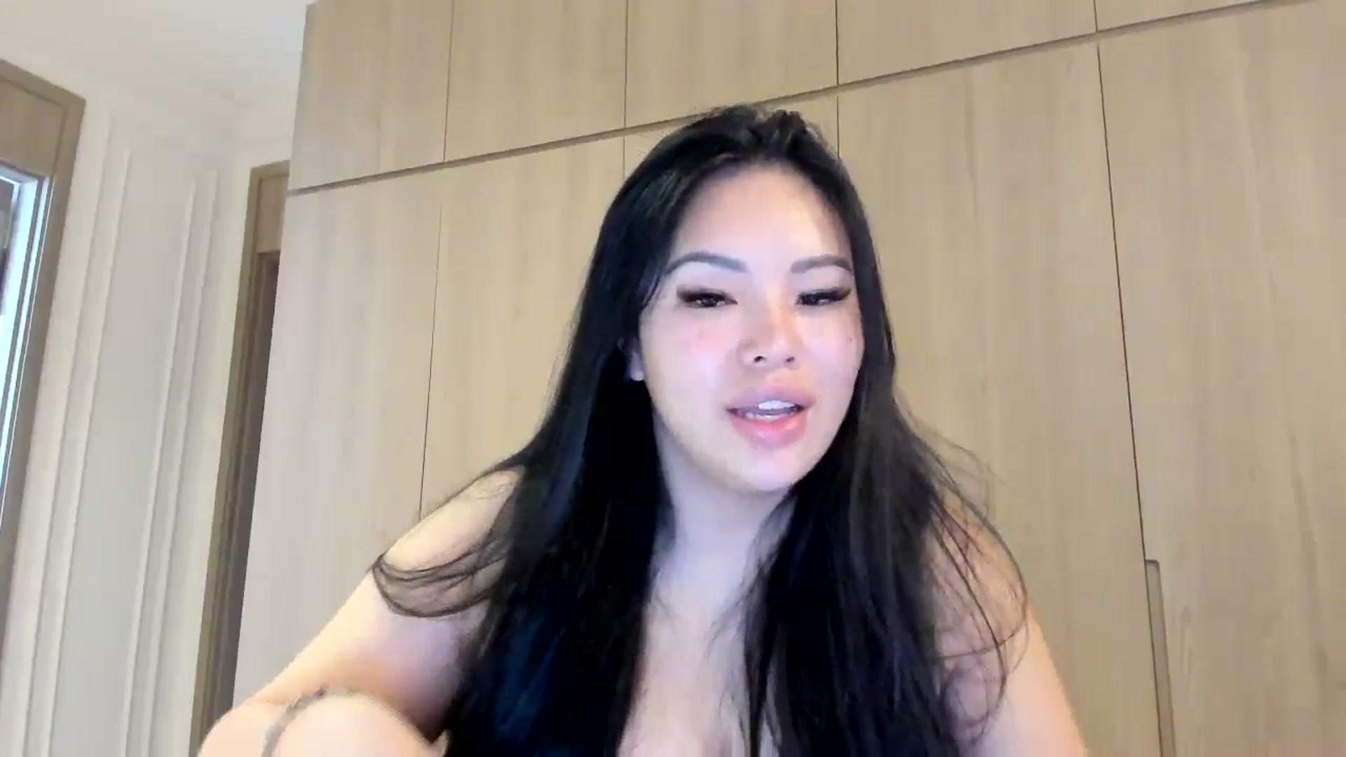 Gallery image thumbnail from DumplingHyuga's myfreecams stream on, 05/09/2024, 04:55 image 4 of 20
