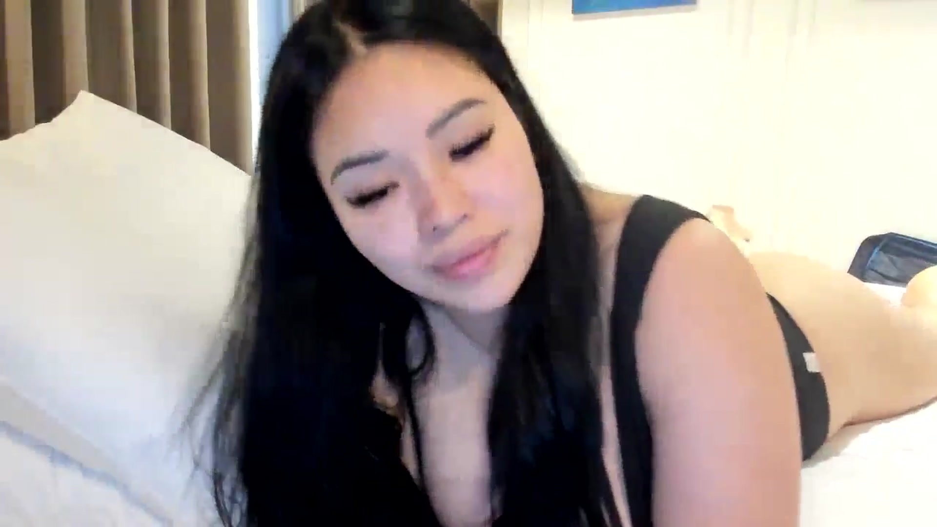 Gallery image thumbnail from DumplingHyuga's myfreecams stream on, 05/09/2024, 07:01 image 7 of 20