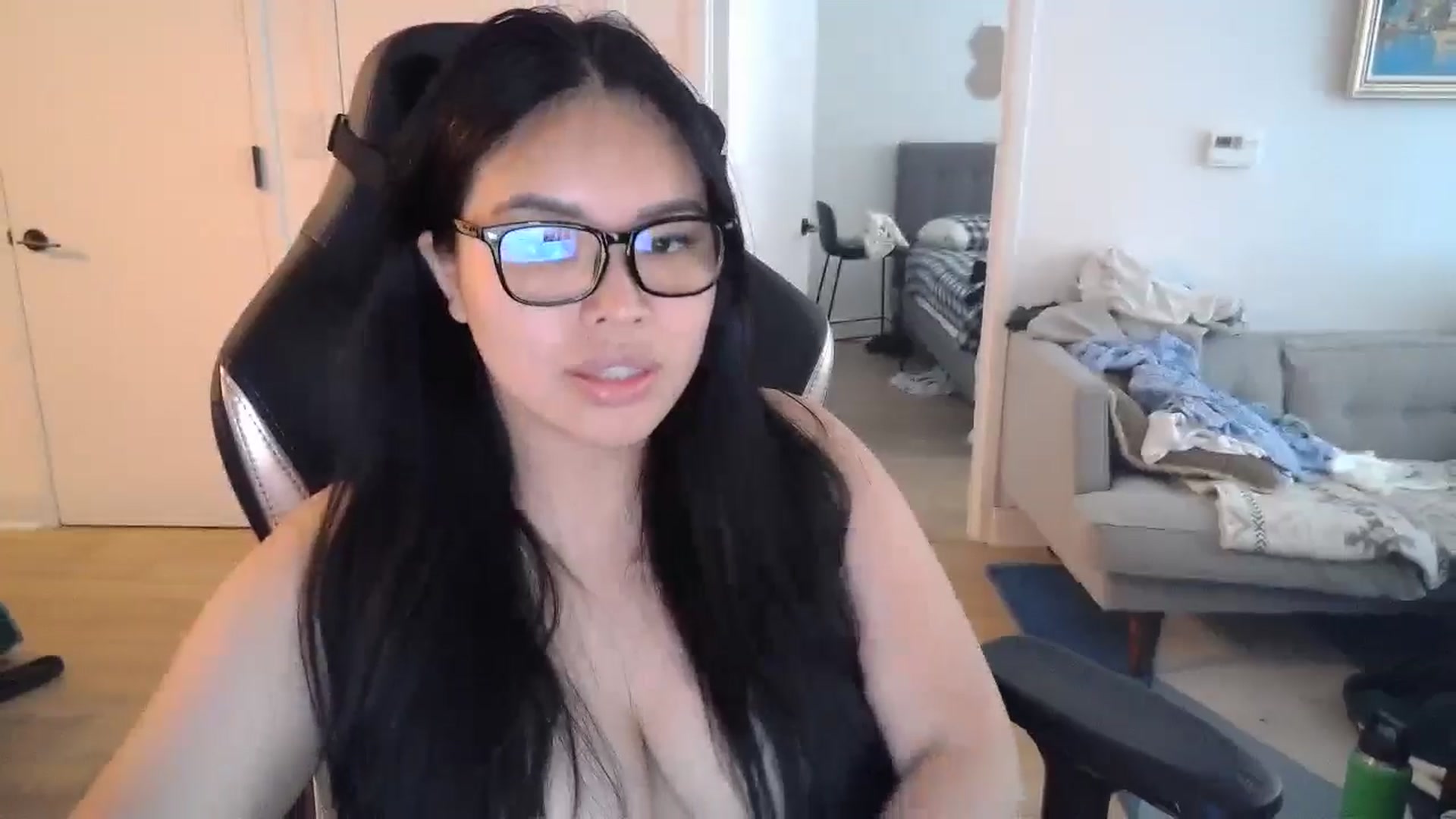 Gallery image thumbnail from DumplingHyuga's myfreecams stream on, 07/01/2024, 19:53 image 18 of 20