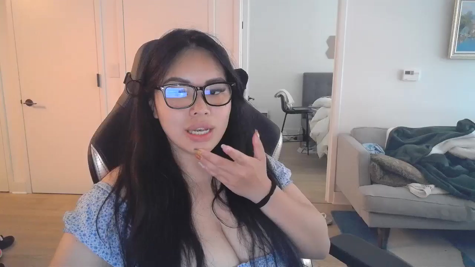 Gallery image thumbnail from DumplingHyuga's myfreecams stream on, 07/03/2024, 18:42 image 4 of 20