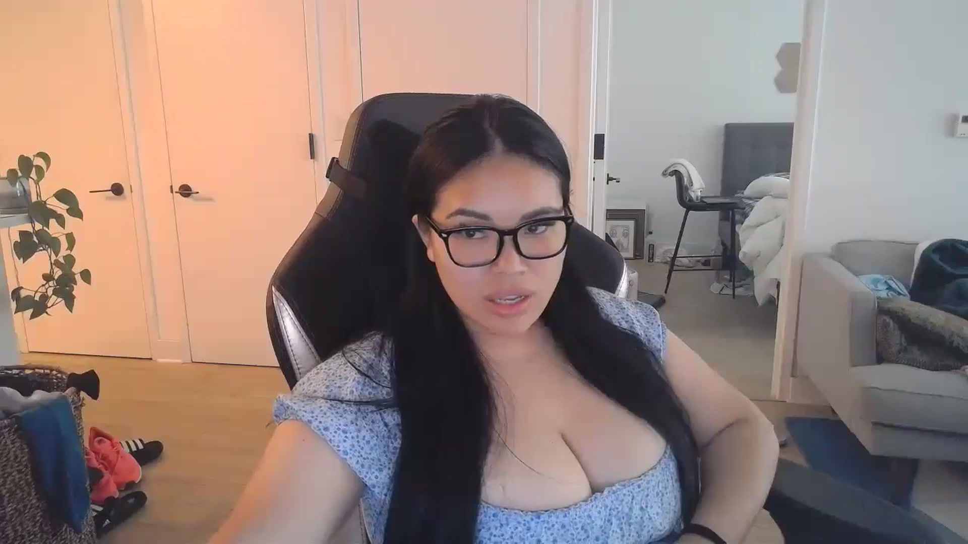 Gallery image thumbnail from DumplingHyuga's myfreecams stream on, 07/03/2024, 18:42 image 16 of 20