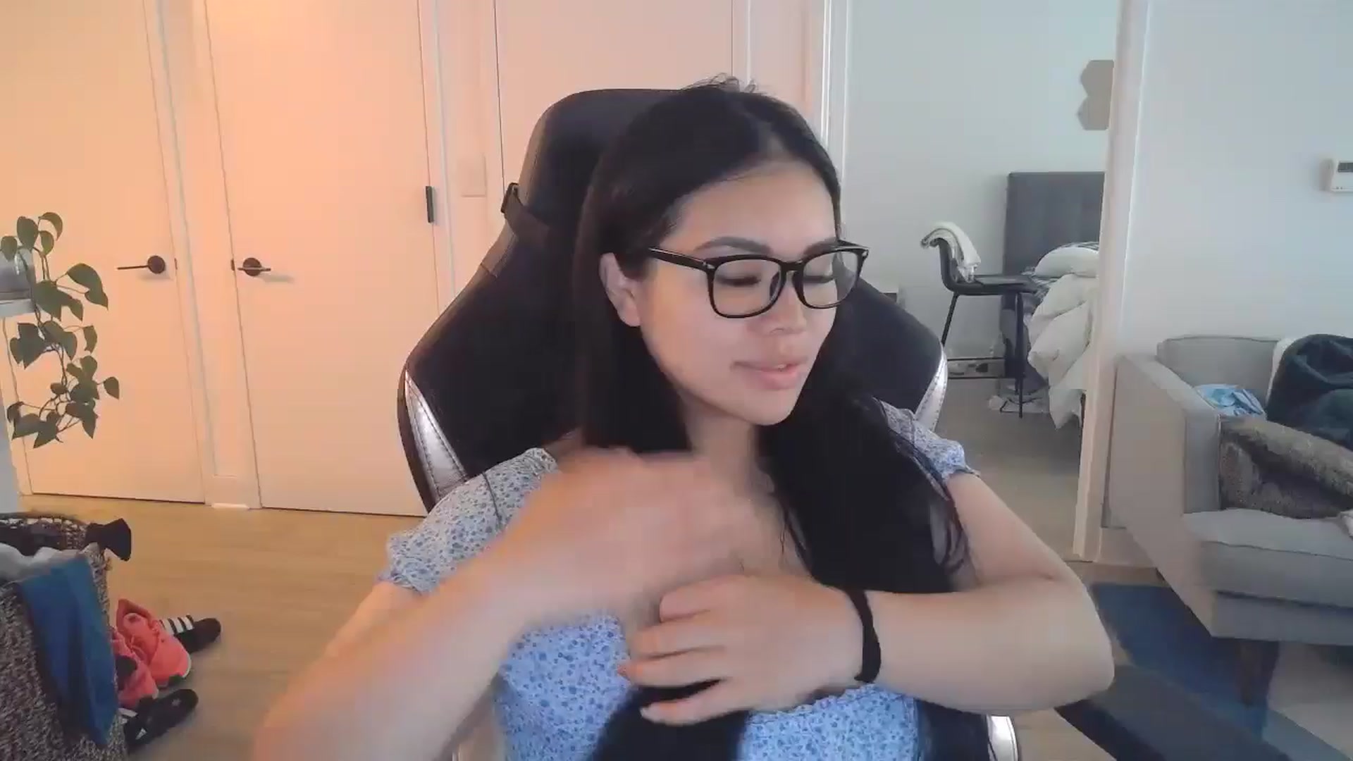 Gallery image thumbnail from DumplingHyuga's myfreecams stream on, 07/03/2024, 18:42 image 7 of 20