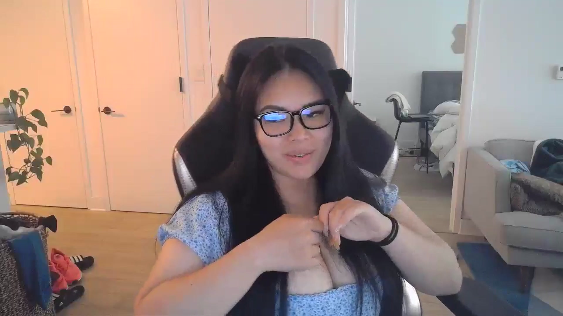 Gallery image thumbnail from DumplingHyuga's myfreecams stream on, 07/03/2024, 18:42 image 18 of 20