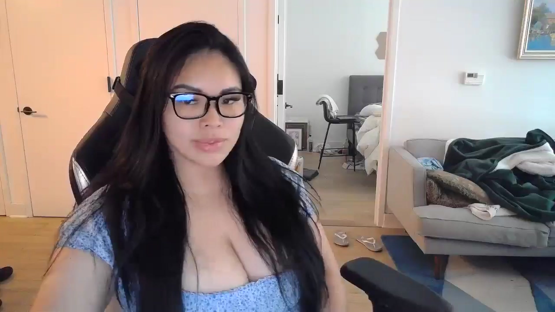 Gallery image thumbnail from DumplingHyuga's myfreecams stream on, 07/03/2024, 18:42 image 3 of 20