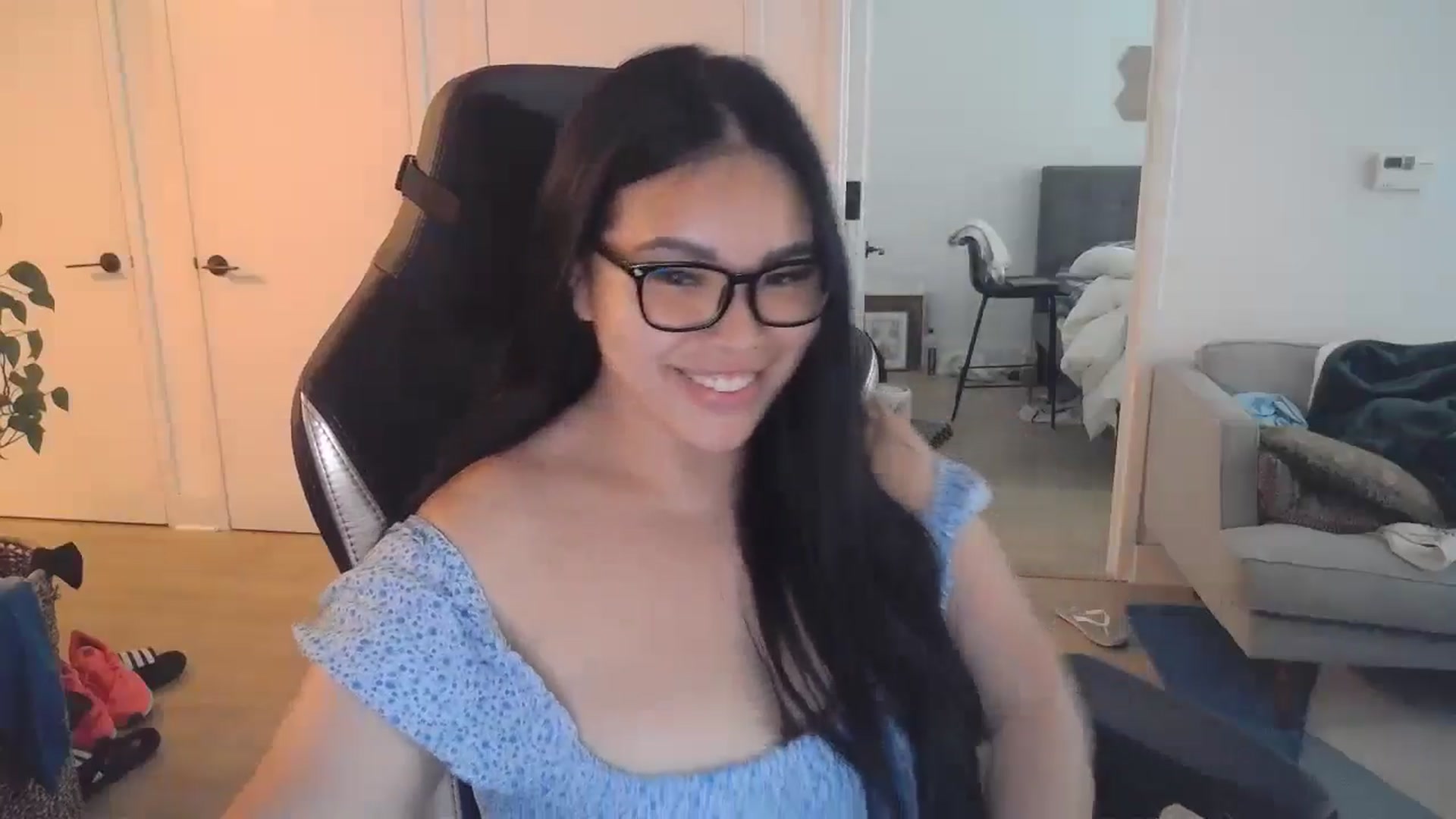 Gallery image thumbnail from DumplingHyuga's myfreecams stream on, 07/03/2024, 20:47 image 5 of 20