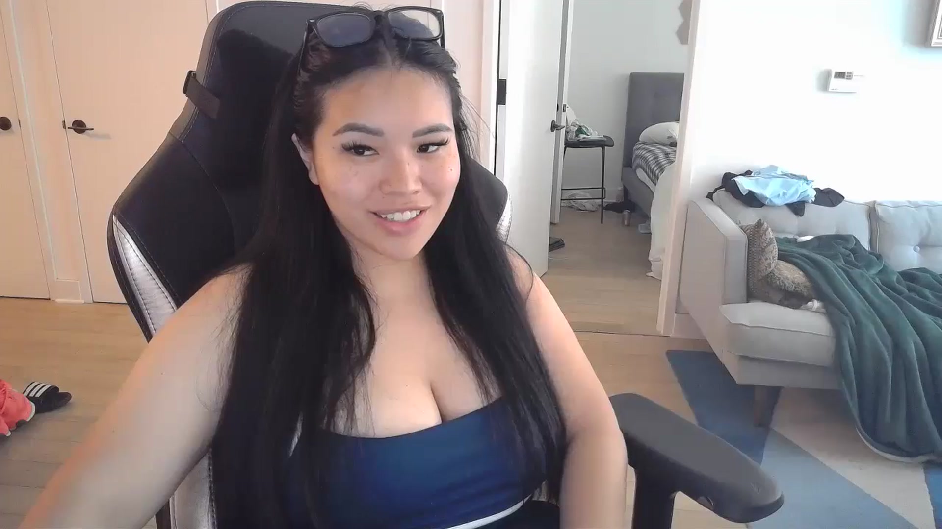 Gallery image thumbnail from DumplingHyuga's myfreecams stream on, 07/08/2024, 17:49 image 16 of 20