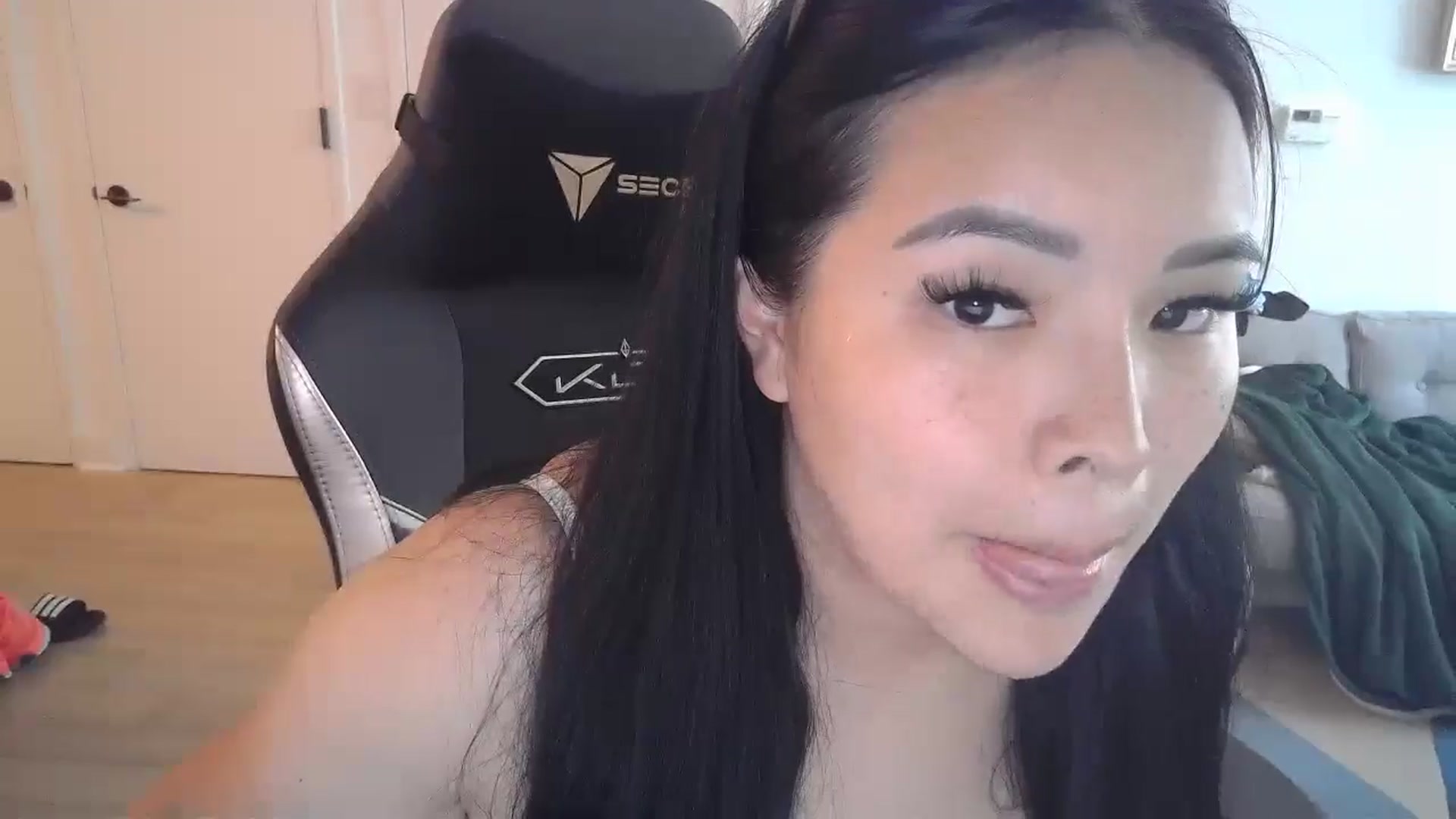 Gallery image thumbnail from DumplingHyuga's myfreecams stream on, 07/08/2024, 17:49 image 13 of 20