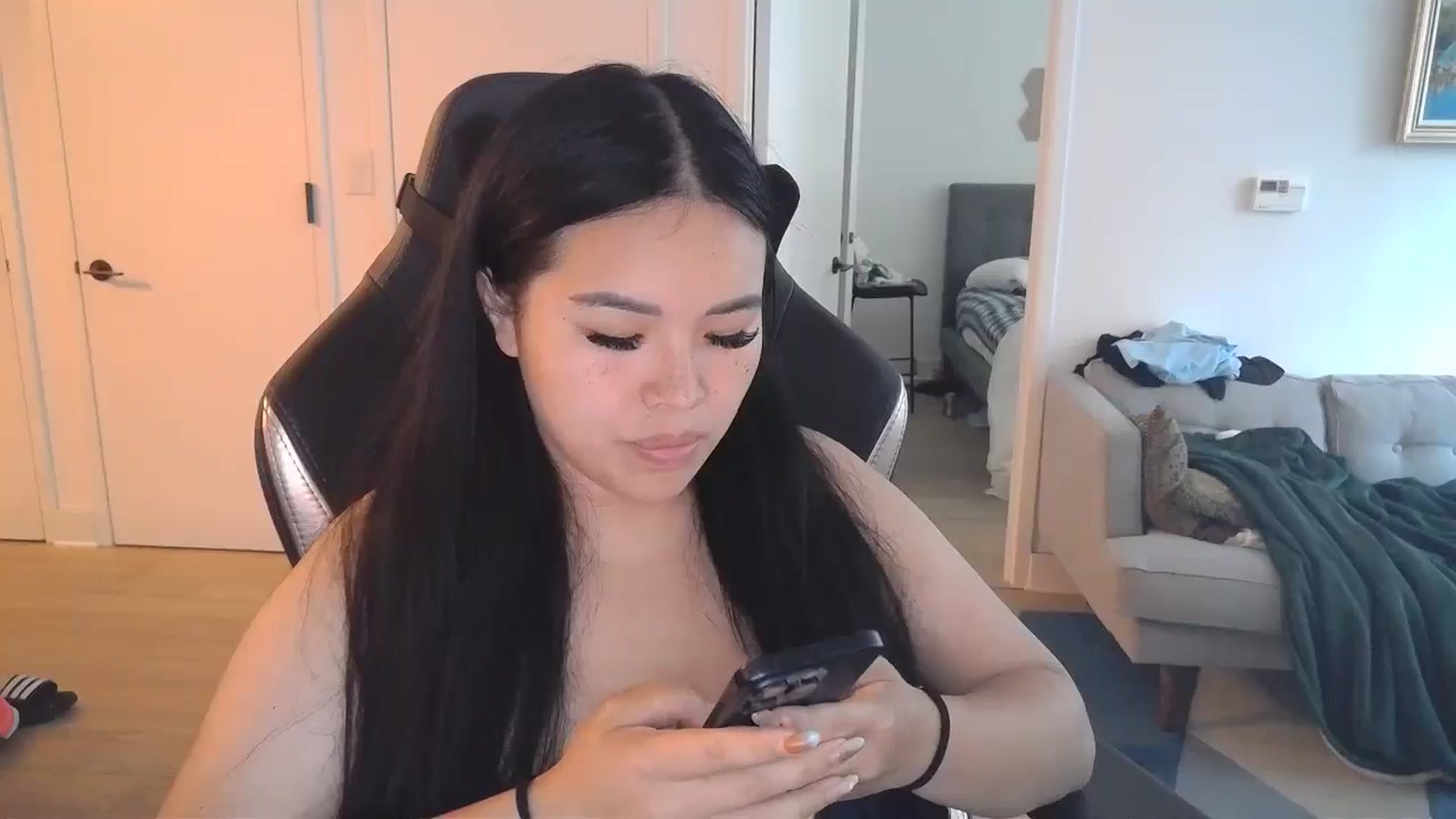 Gallery image thumbnail from DumplingHyuga's myfreecams stream on, 07/08/2024, 20:54 image 15 of 20