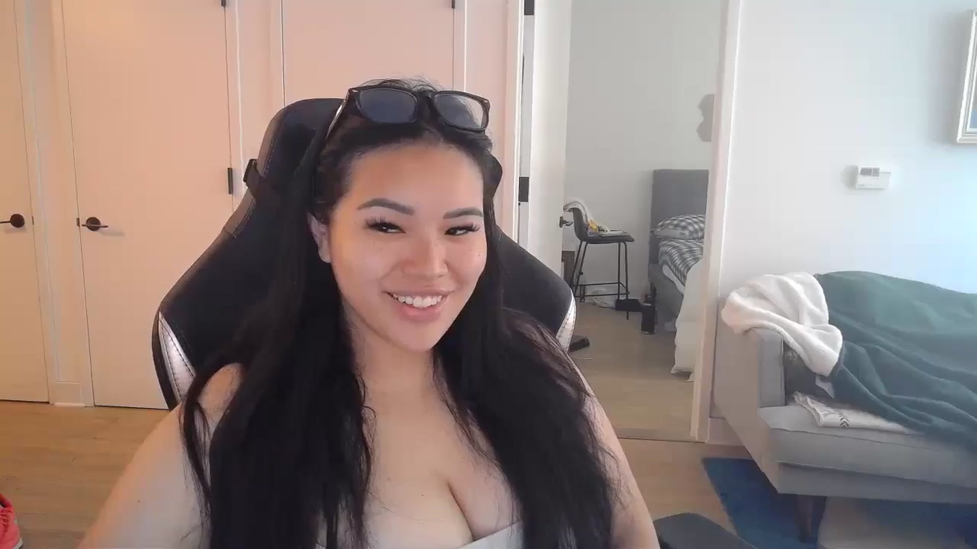 Gallery image thumbnail from DumplingHyuga's myfreecams stream on, 07/09/2024, 18:15 image 11 of 20