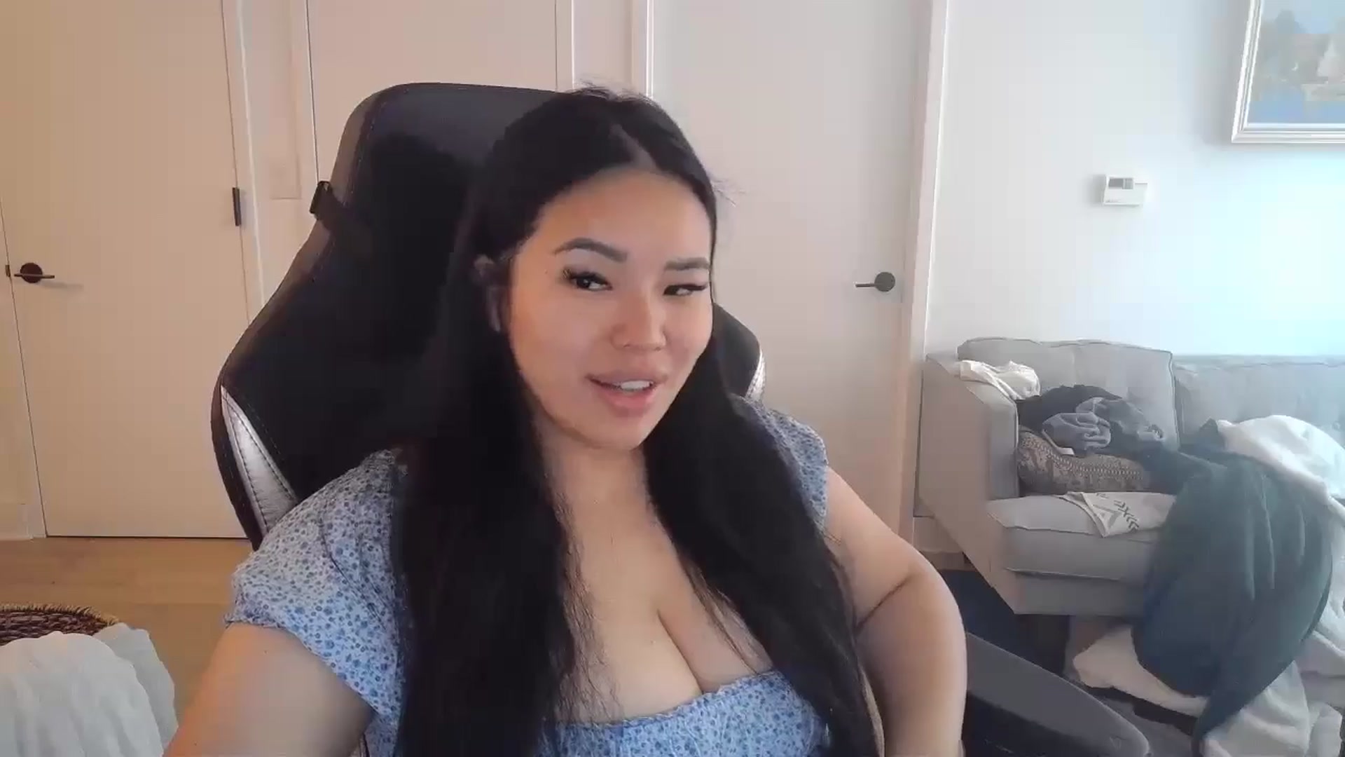 Gallery image thumbnail from DumplingHyuga's myfreecams stream on, 07/15/2024, 18:23 image 8 of 20