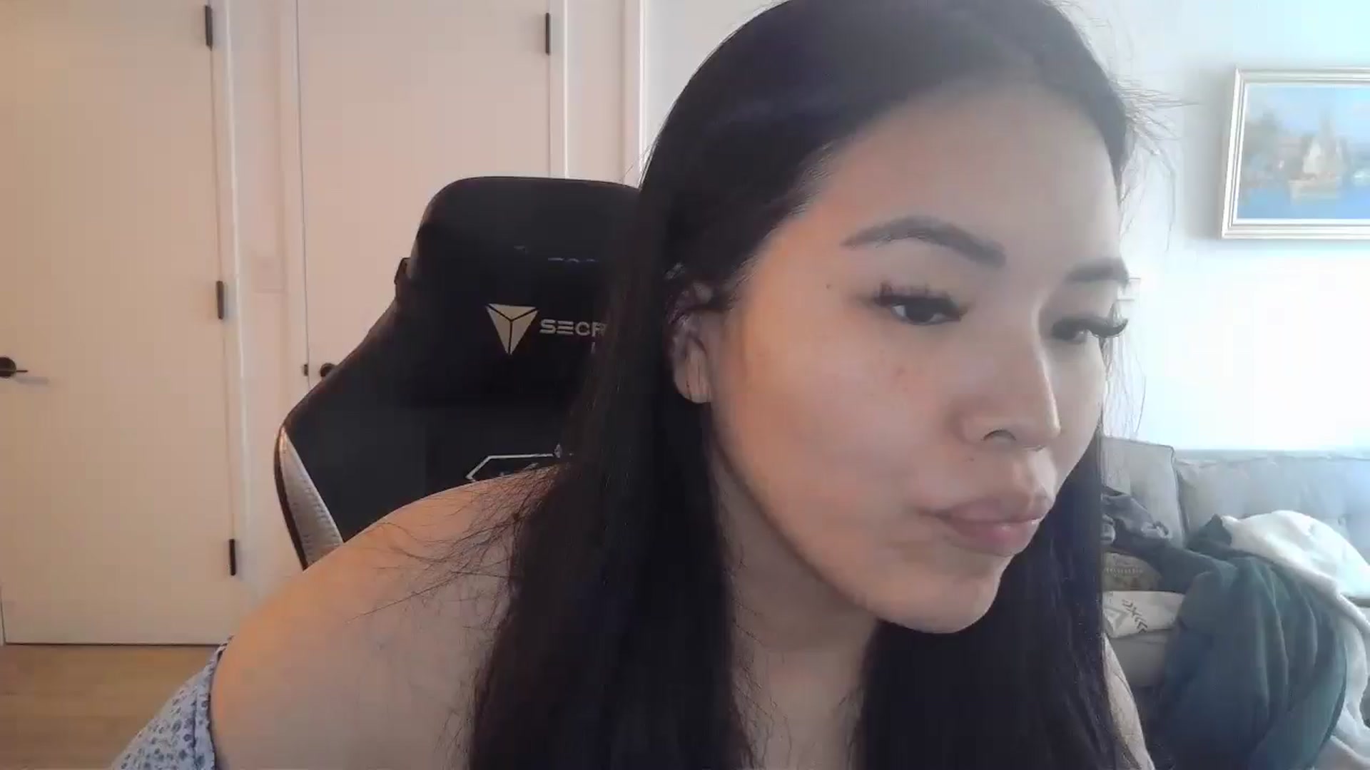Gallery image thumbnail from DumplingHyuga's myfreecams stream on, 07/15/2024, 18:23 image 16 of 20