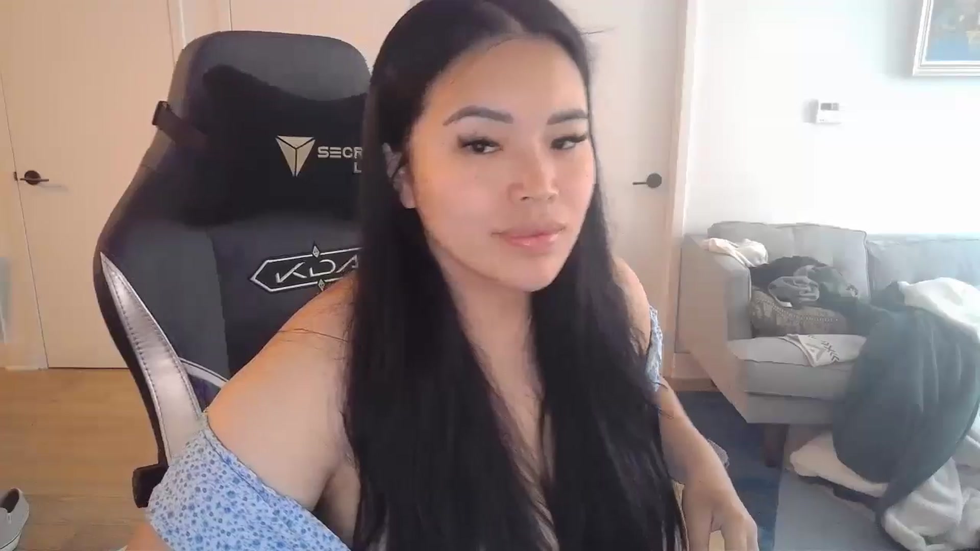 Gallery image thumbnail from DumplingHyuga's myfreecams stream on, 07/15/2024, 18:23 image 18 of 20