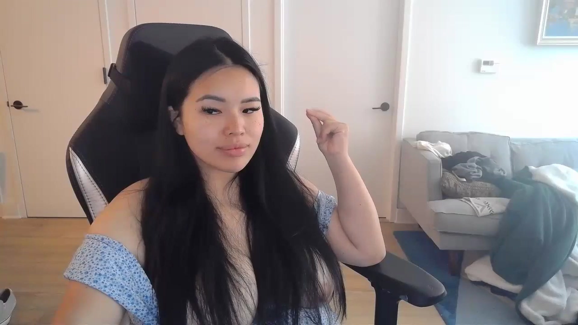 Gallery image thumbnail from DumplingHyuga's myfreecams stream on, 07/15/2024, 18:23 image 17 of 20