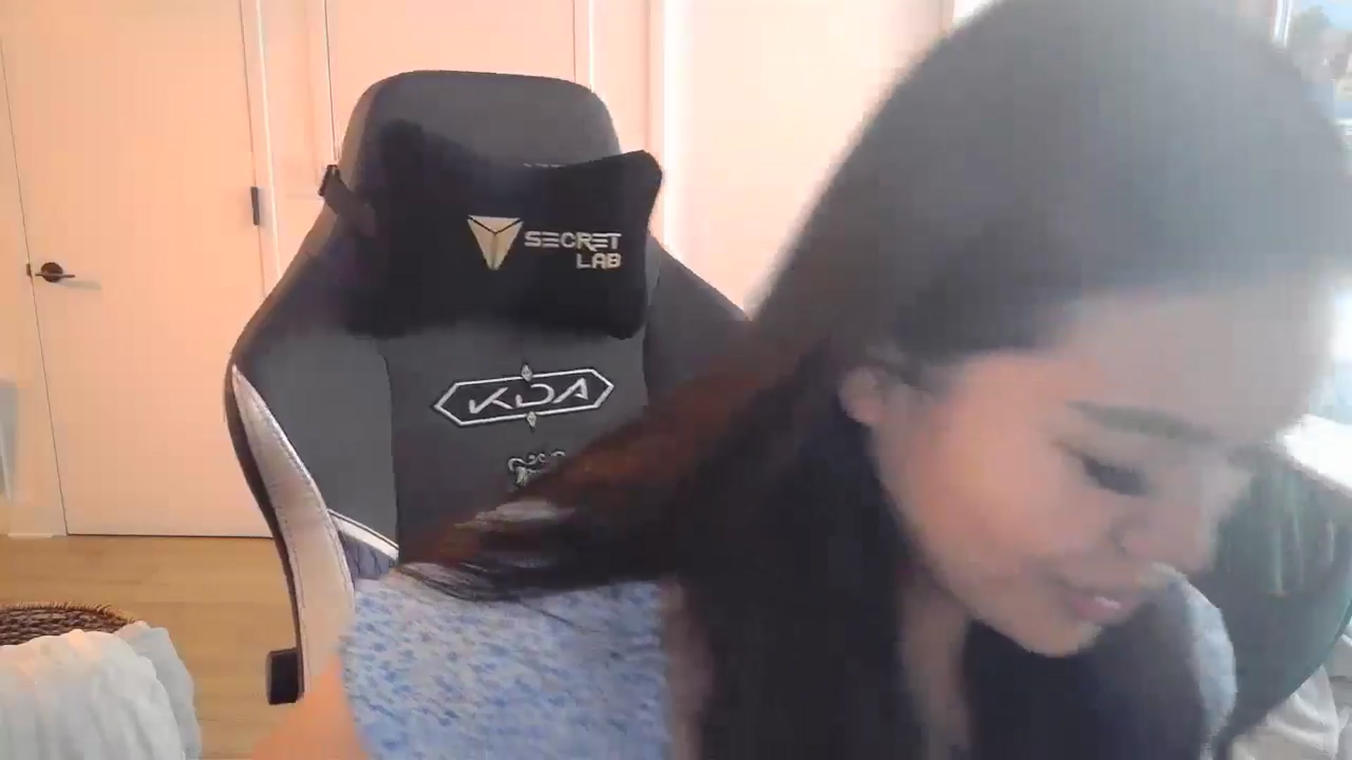 Gallery image thumbnail from DumplingHyuga's myfreecams stream on, 07/15/2024, 18:23 image 13 of 20