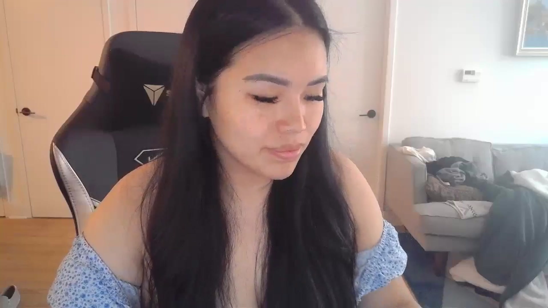 Gallery image thumbnail from DumplingHyuga's myfreecams stream on, 07/15/2024, 19:05 image 9 of 20