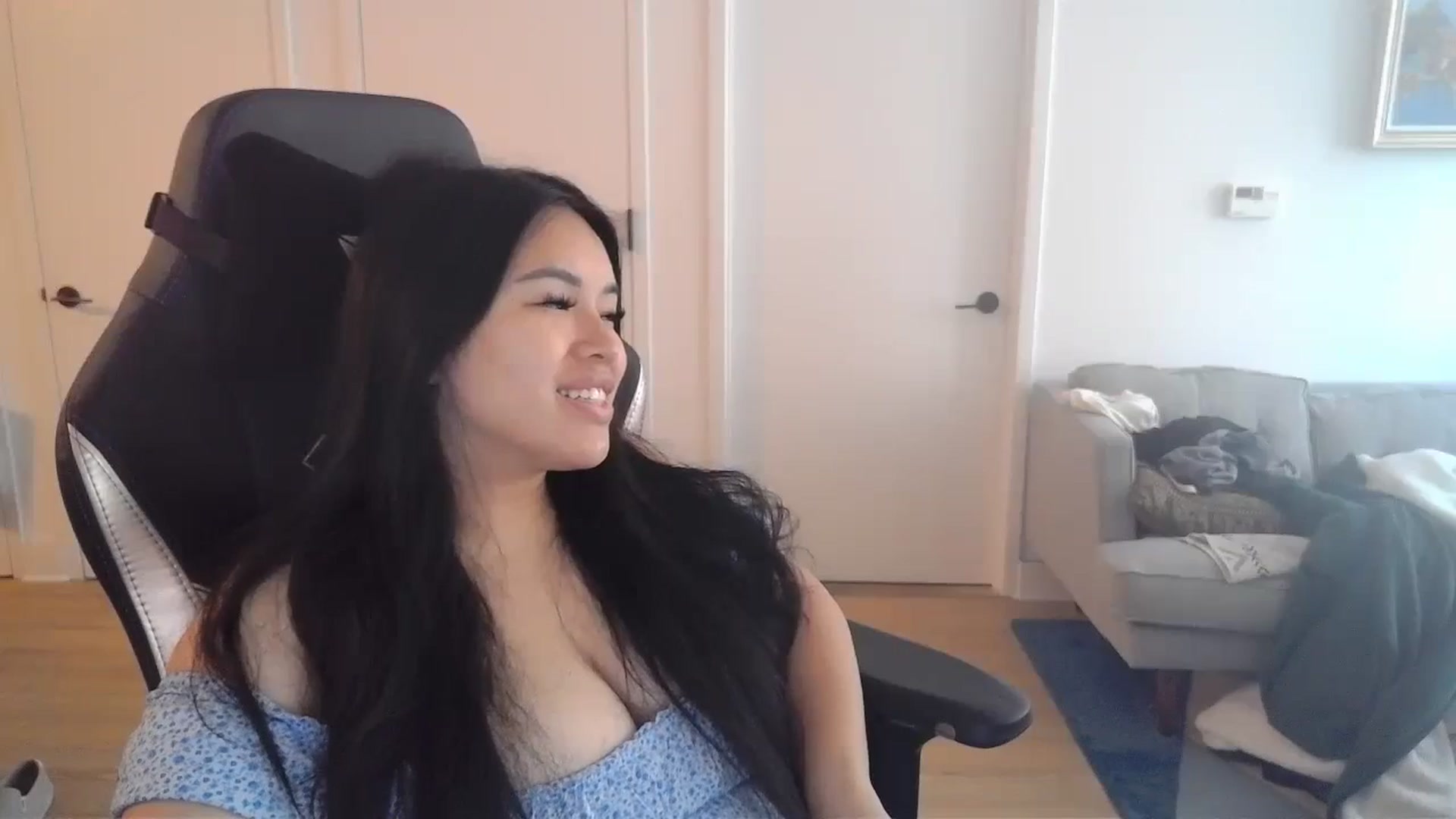 Gallery image thumbnail from DumplingHyuga's myfreecams stream on, 07/15/2024, 19:05 image 11 of 20