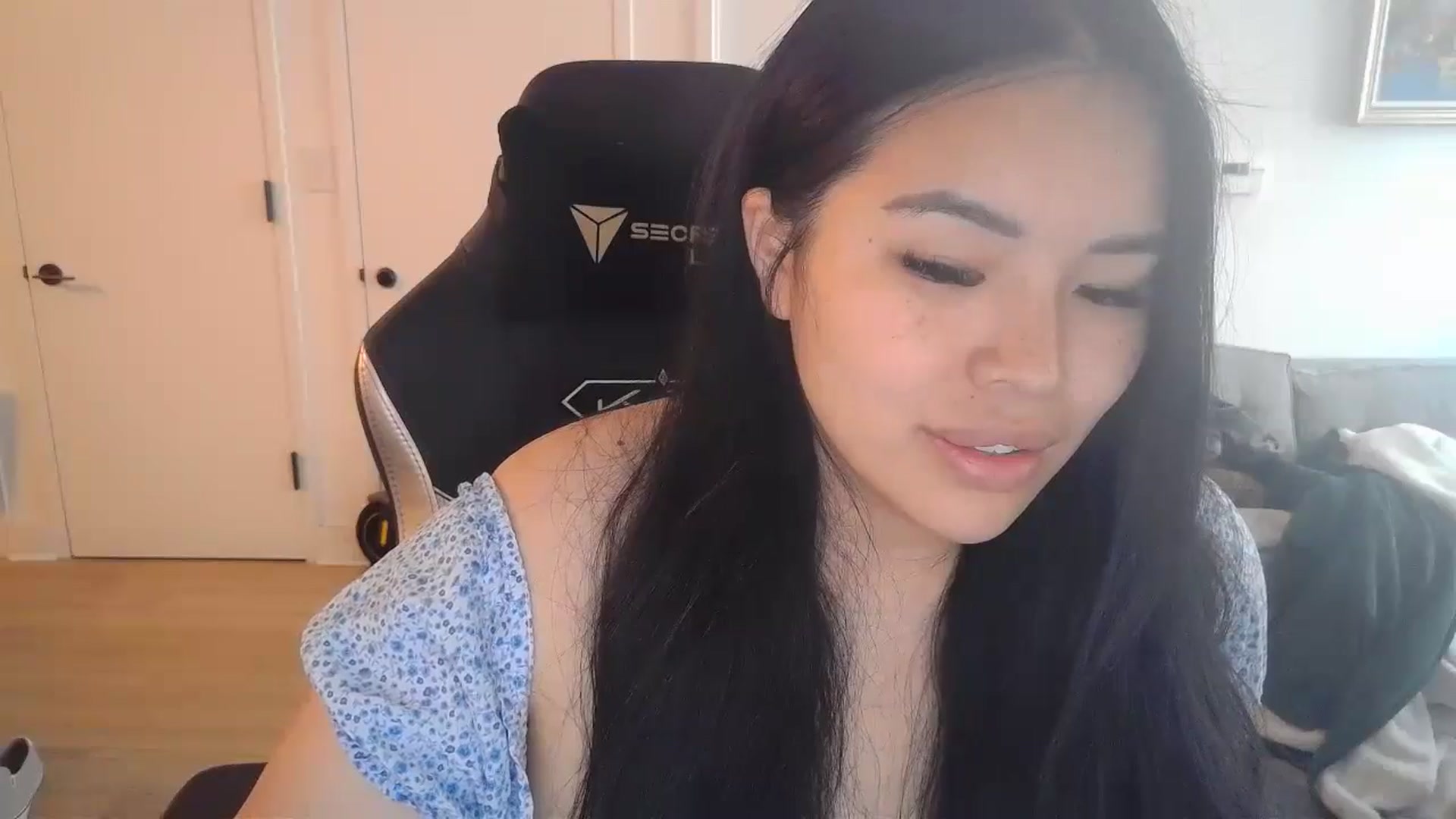 Gallery image thumbnail from DumplingHyuga's myfreecams stream on, 07/15/2024, 19:05 image 5 of 20