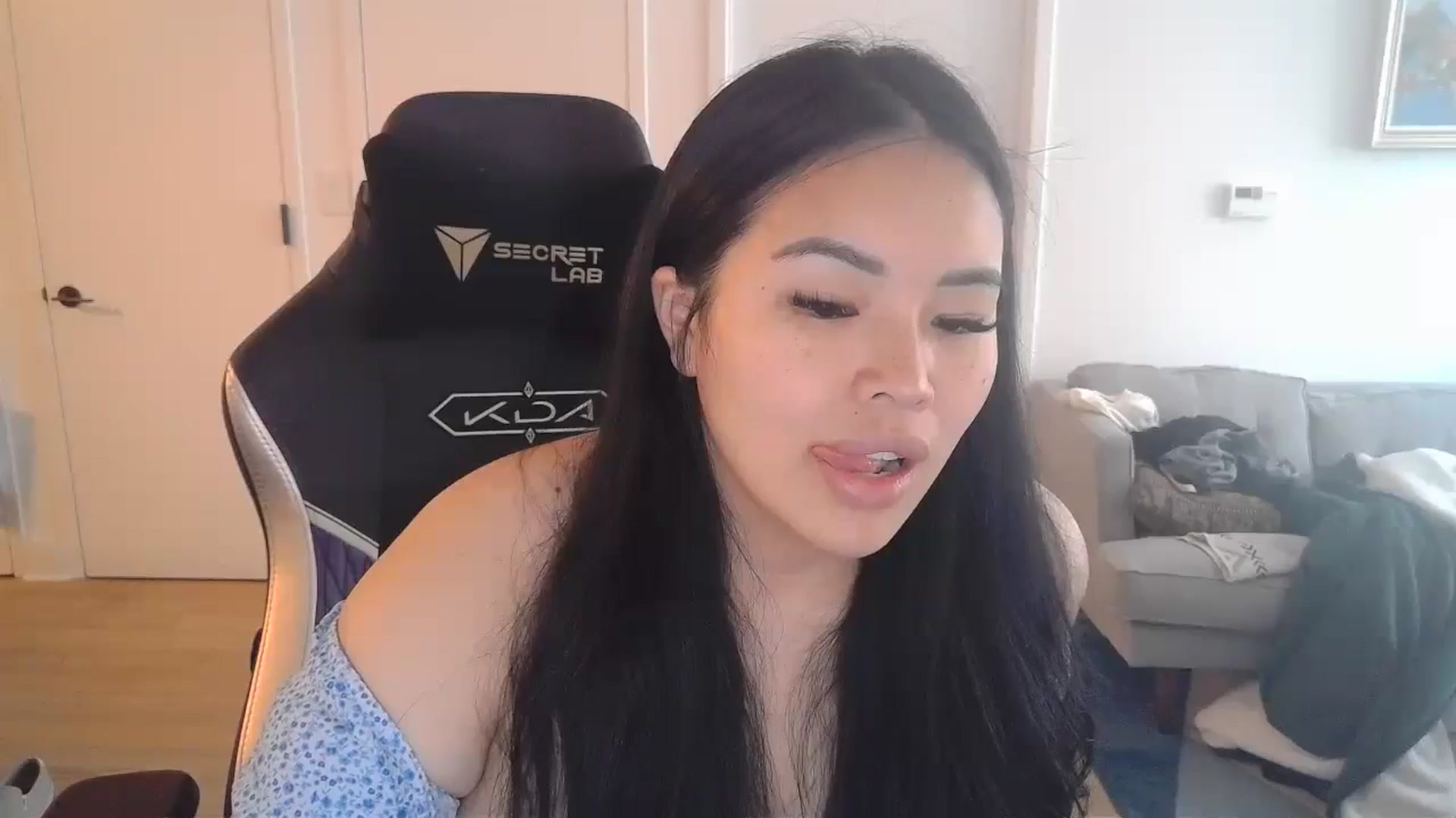 Gallery image thumbnail from DumplingHyuga's myfreecams stream on, 07/15/2024, 19:05 image 15 of 20