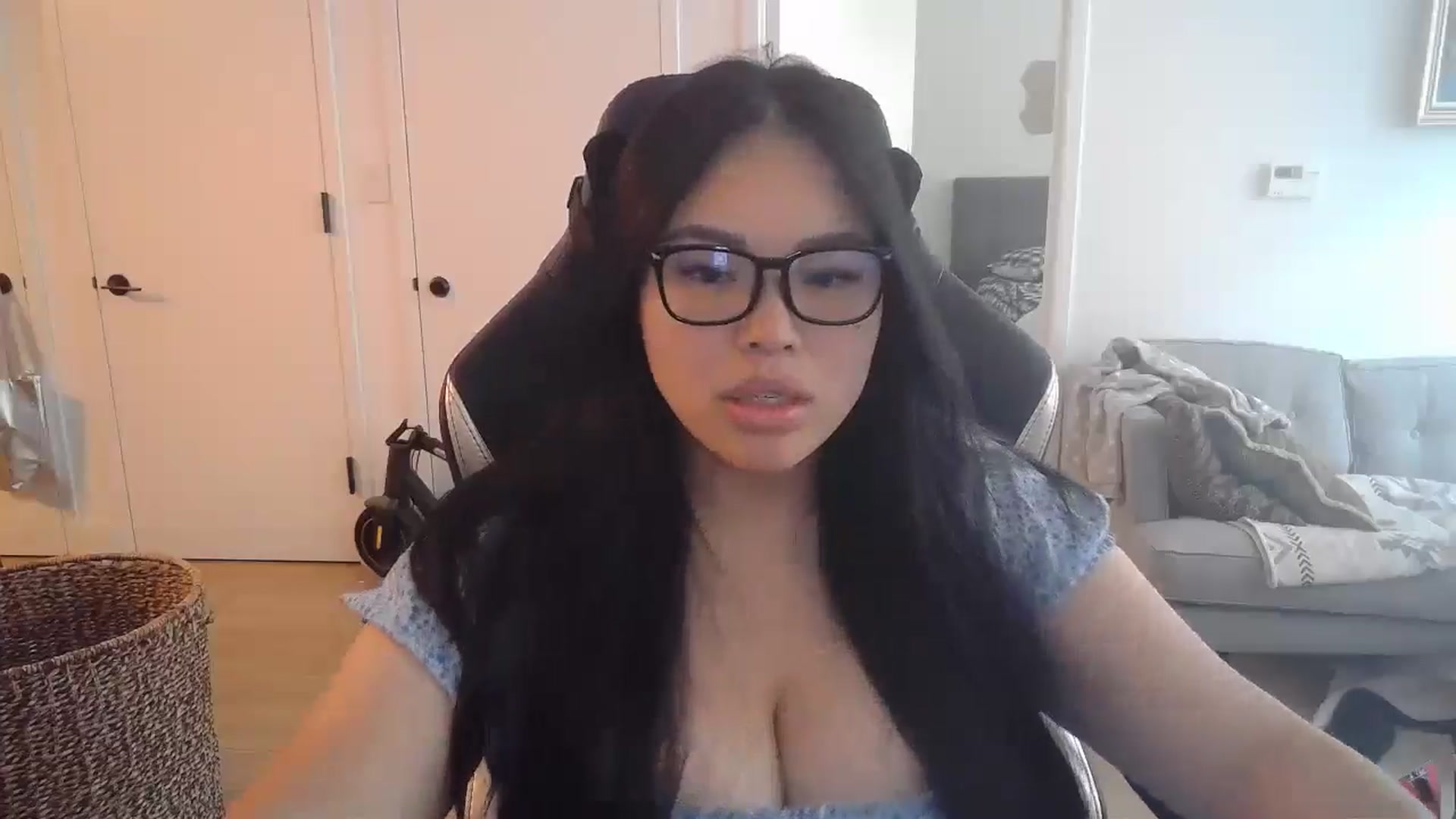 Gallery image thumbnail from DumplingHyuga's myfreecams stream on, 07/25/2024, 17:07 image 3 of 20