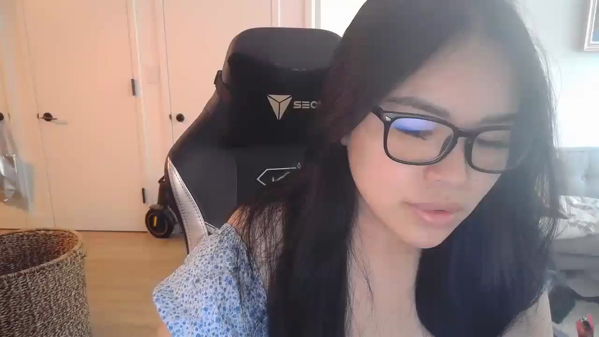Gallery image thumbnail from DumplingHyuga's myfreecams stream on, 07/25/2024, 17:07 image 4 of 20