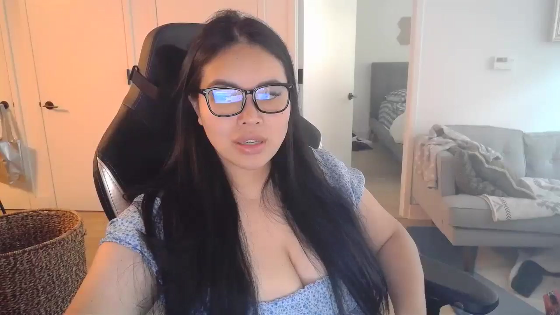 Gallery image thumbnail from DumplingHyuga's myfreecams stream on, 07/25/2024, 19:33 image 12 of 20