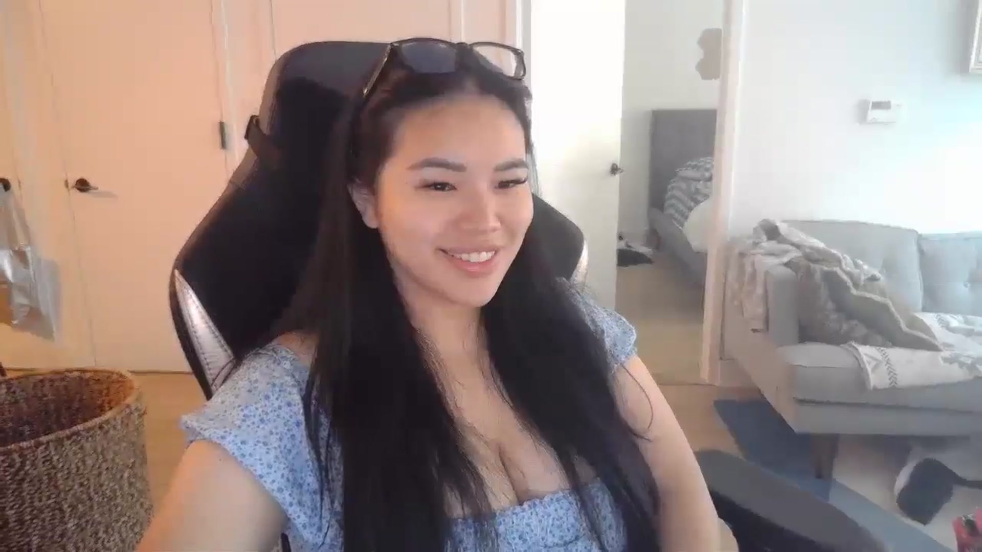 Gallery image thumbnail from DumplingHyuga's myfreecams stream on, 07/25/2024, 19:33 image 4 of 20